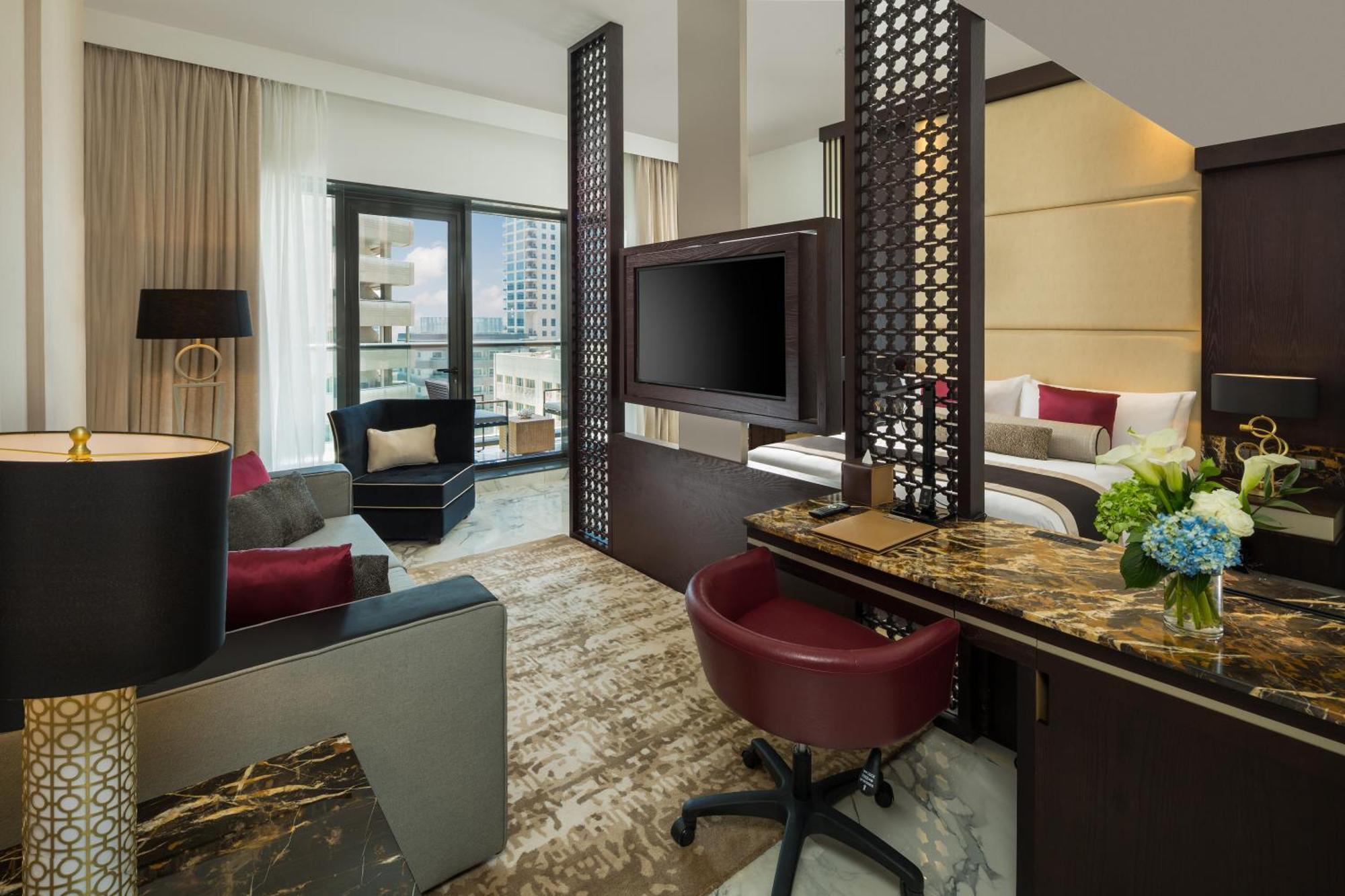 Executive Place Balcony including Soluna Beach Club Access on Palm Jumeirah early check at 11am late check out at 4pm on Food & Beverage valid until 30th September 2026