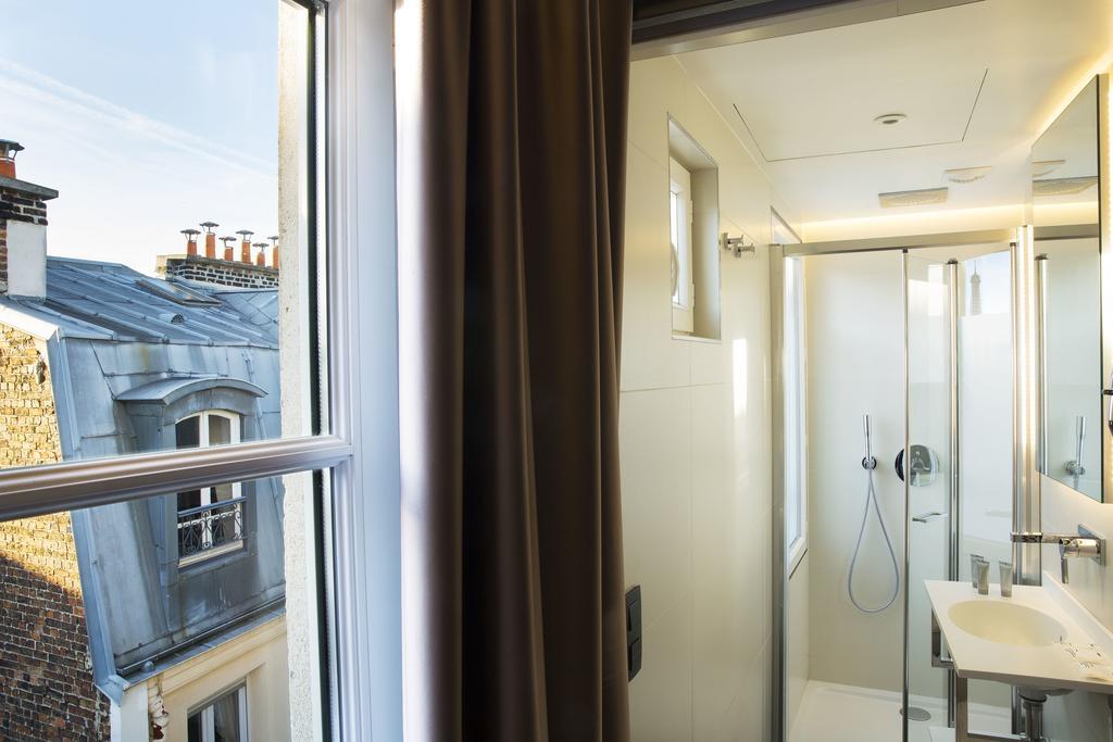 Double Room Eiffel Tower View