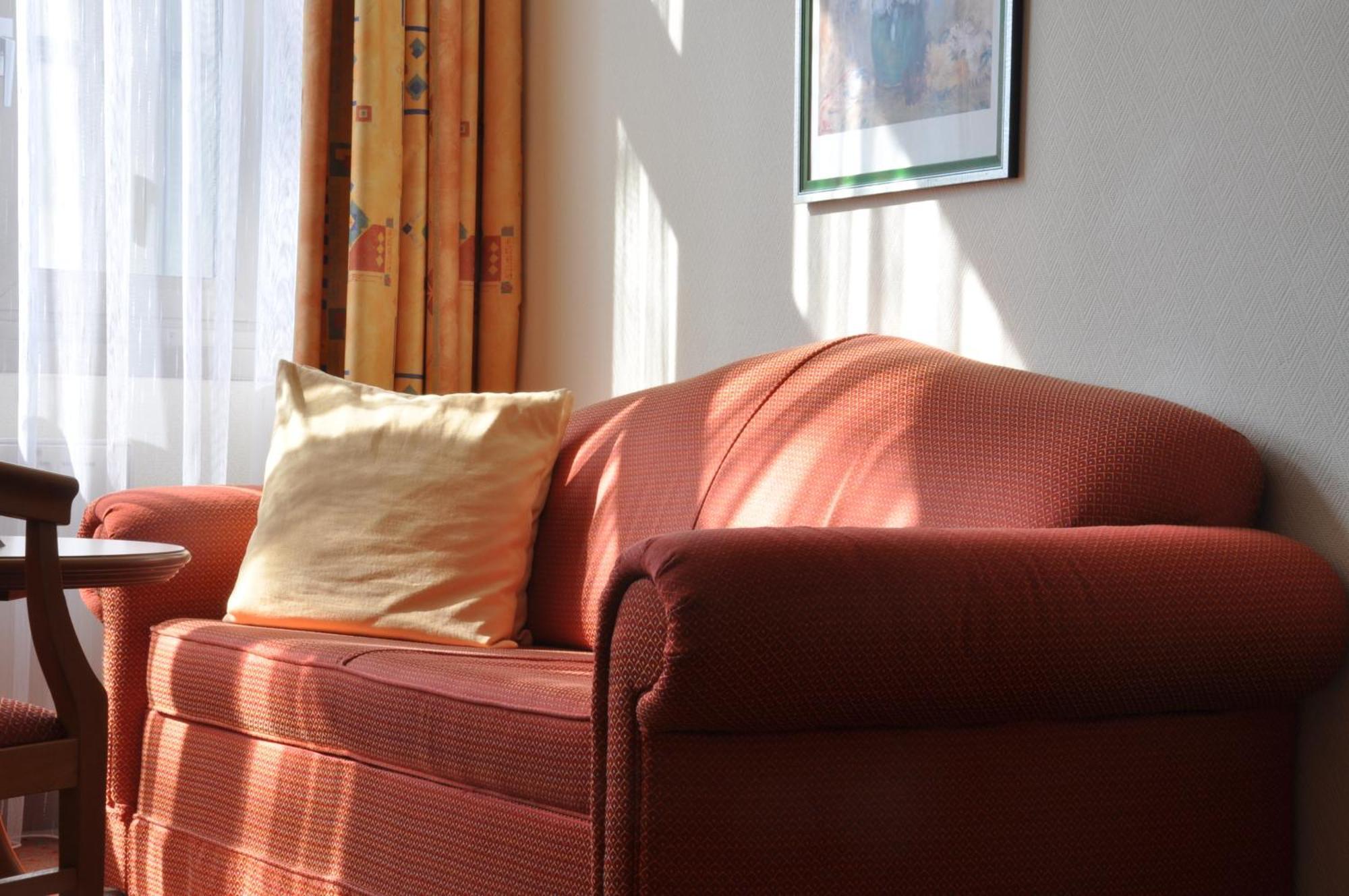 Family Room (2 Adults + 1 Child)