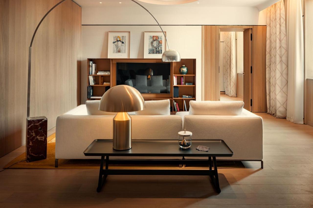 One-Bedroom Deluxe King Suite City View
