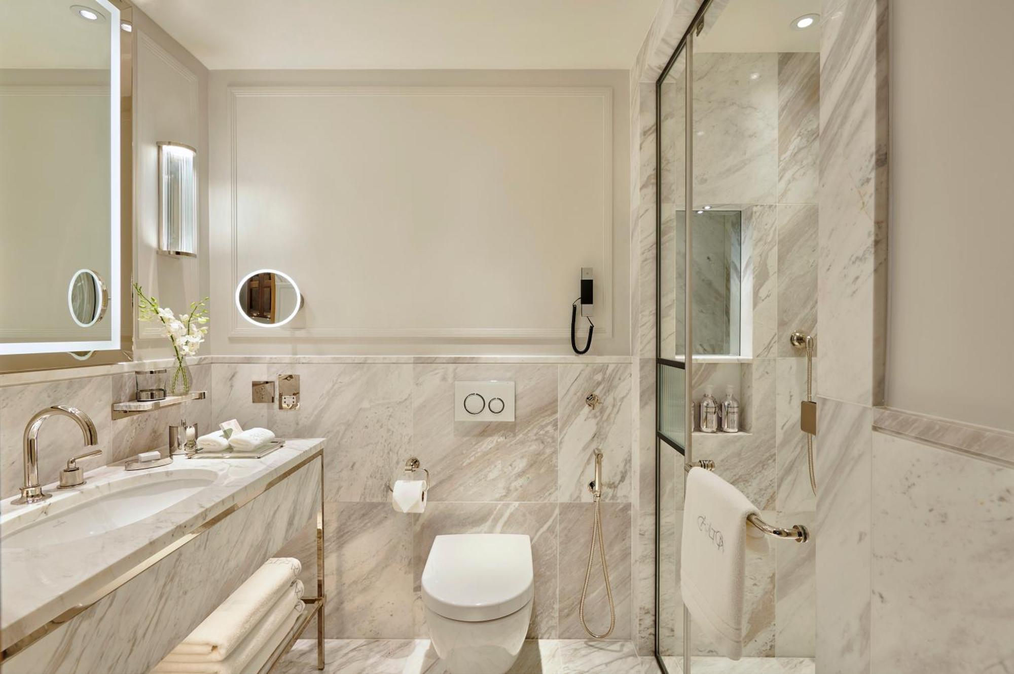 Garden Suite exclusive access to Cadogan private gardens