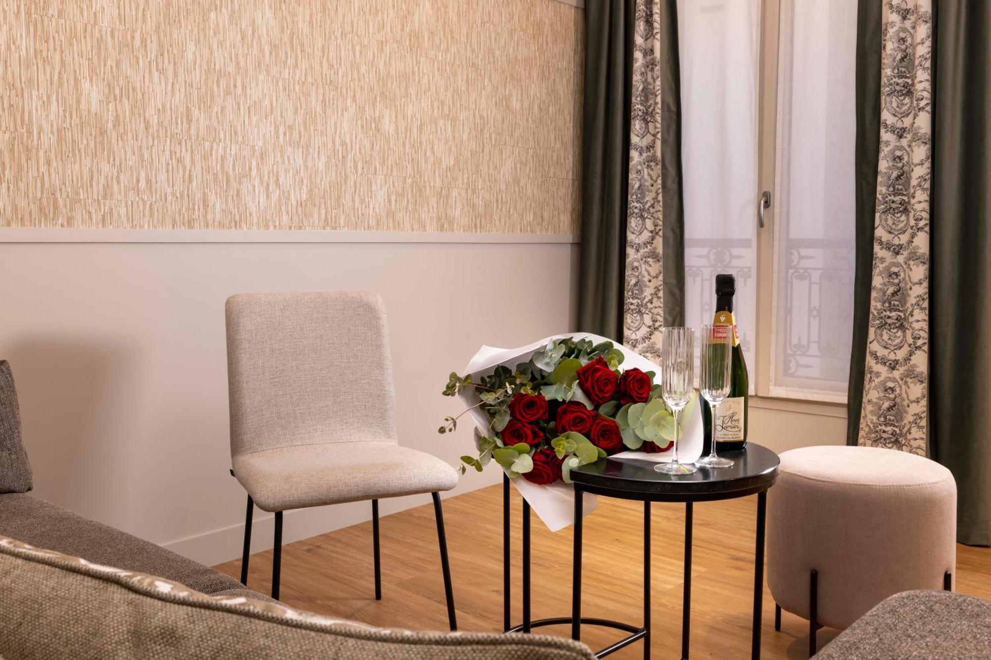 Prestige Quadruple Suite bath street side