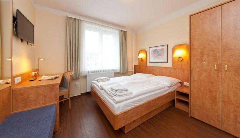 Standard Double Room,52438235:JPEG