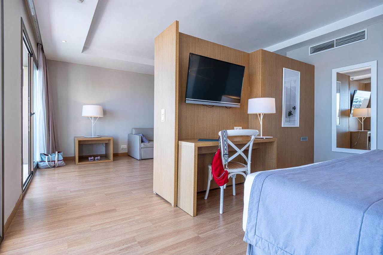 Juniorsuite med sjøutsikt (2 voksne + 2 barn)