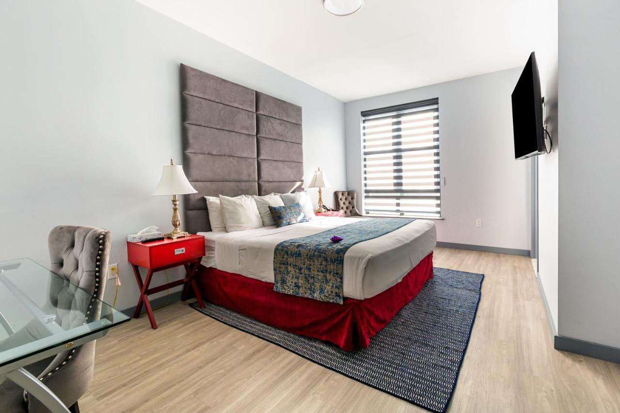 One King Bed Room, Accessible,1498849456:JPEG