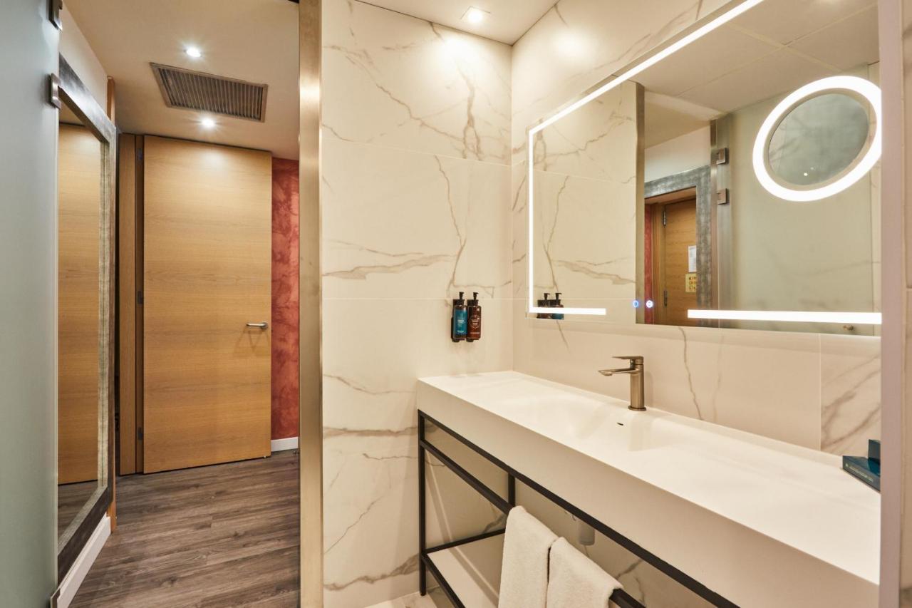 Presidential Suite with Hot Tub,1498524841:JPEG