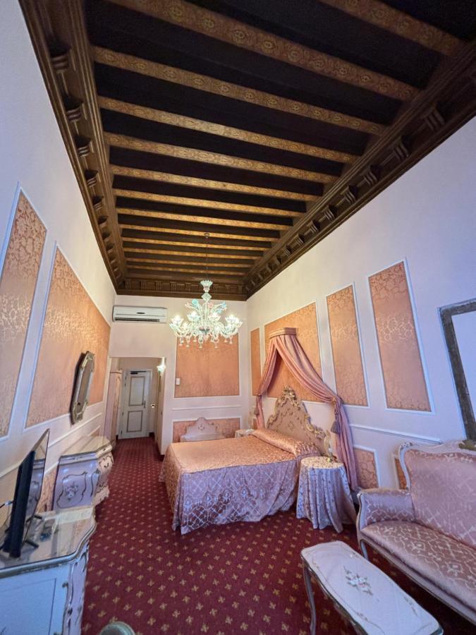 Junior Suite Balcony Grand Canal View no smoking