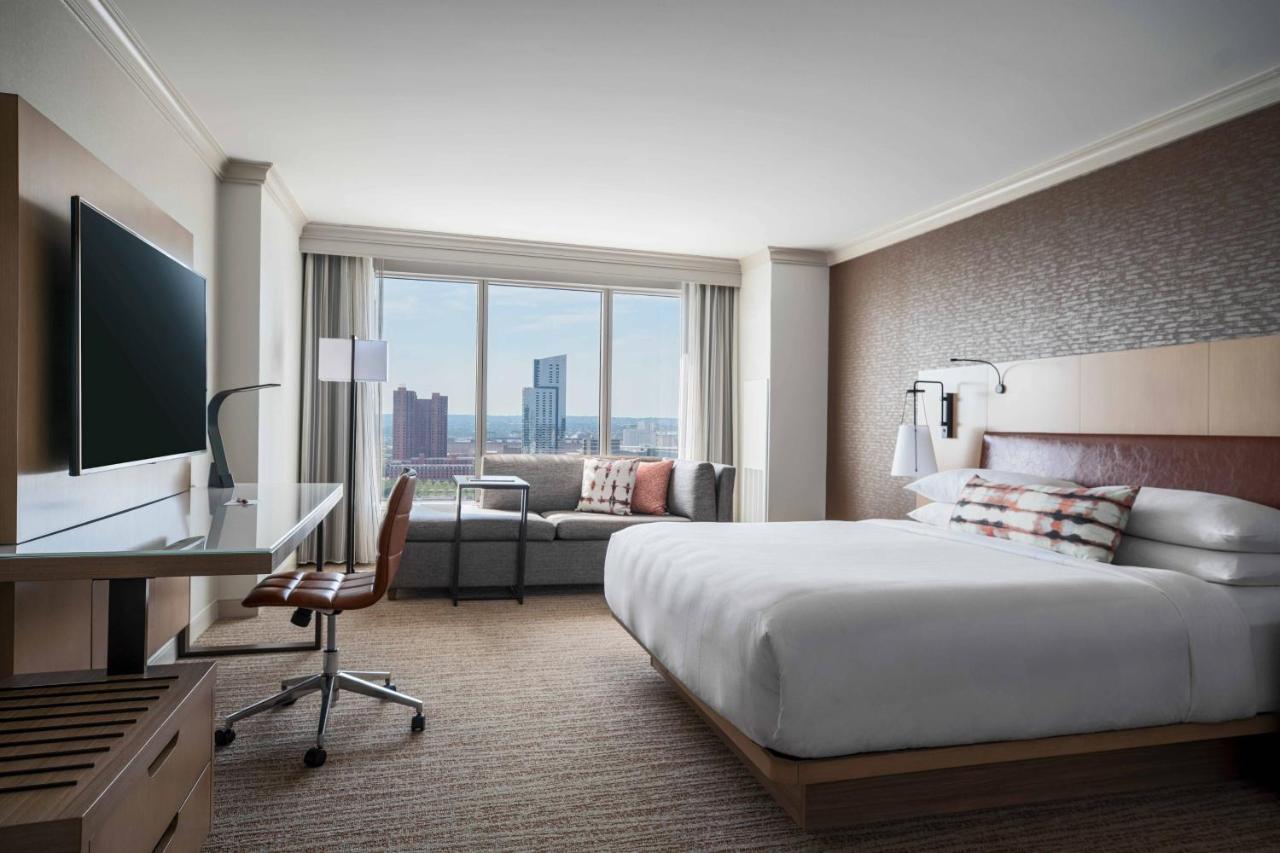 Queen Room Two Queen Beds Tub City View Mobility Accessible