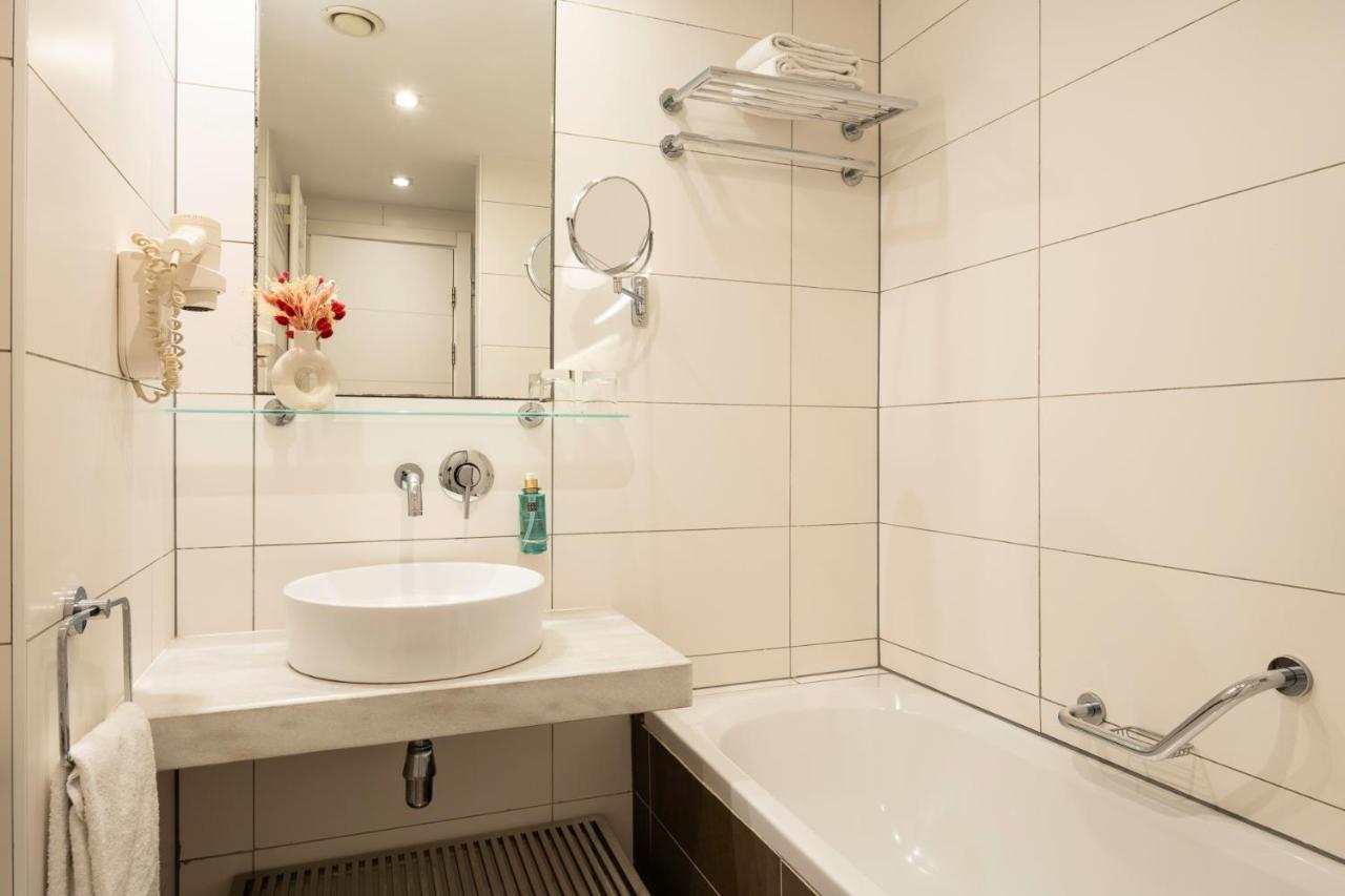 One-Bedroom Apartment,1498702981:JPEG