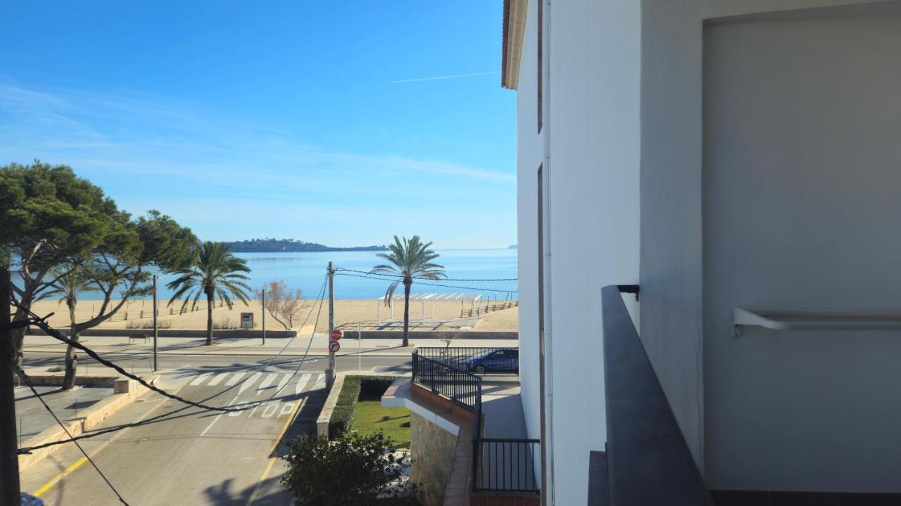 Double or Twin Room with Side Sea View,1587498247:JPEG