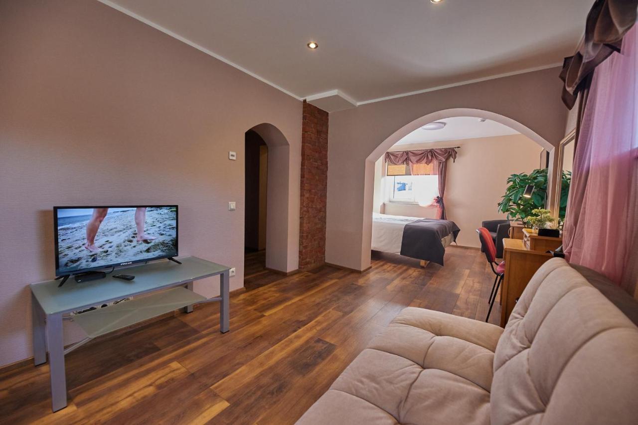 Superior Family Room,1499498809:JPEG