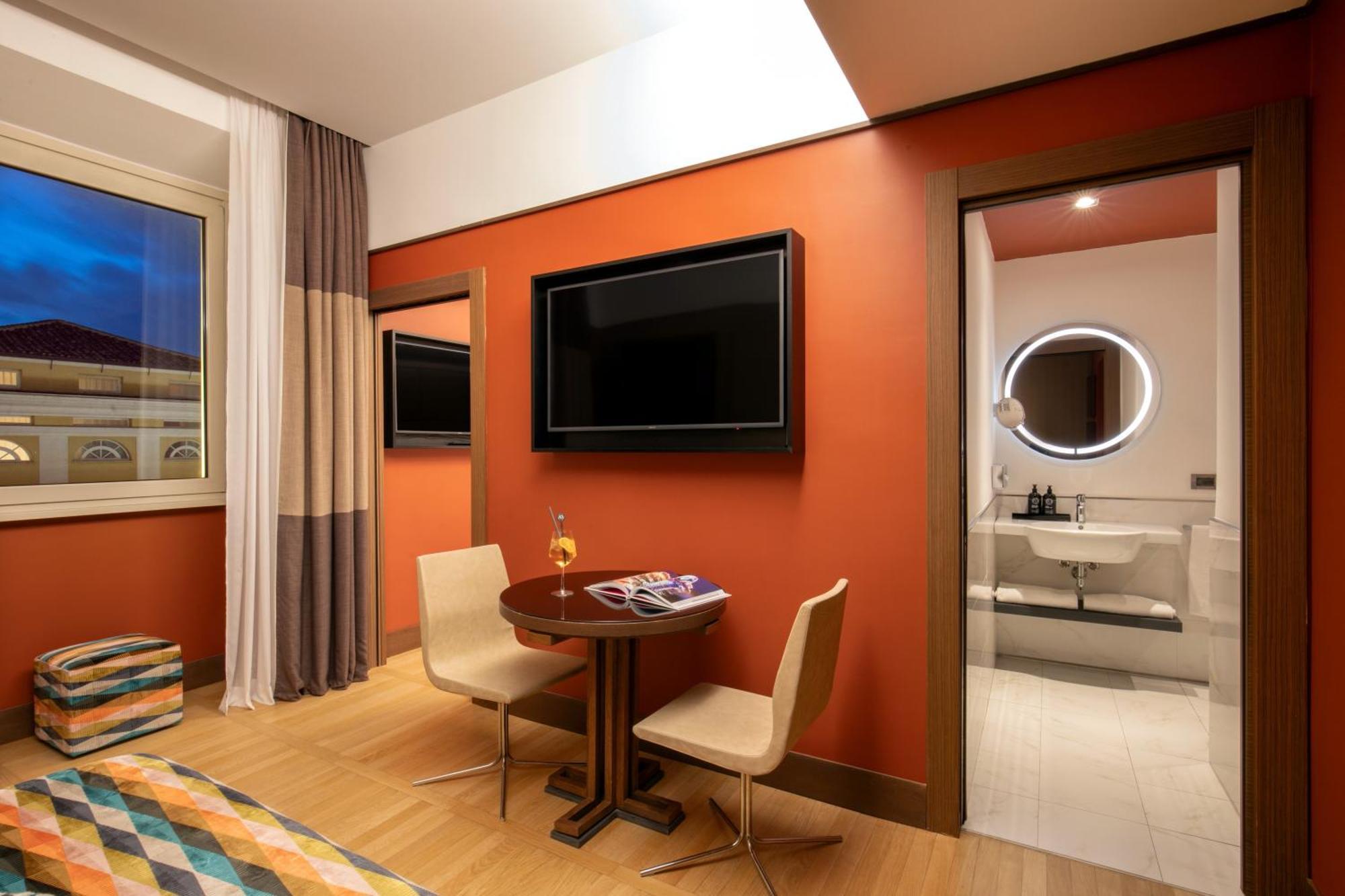 Junior Suite,1498810177:JPEG