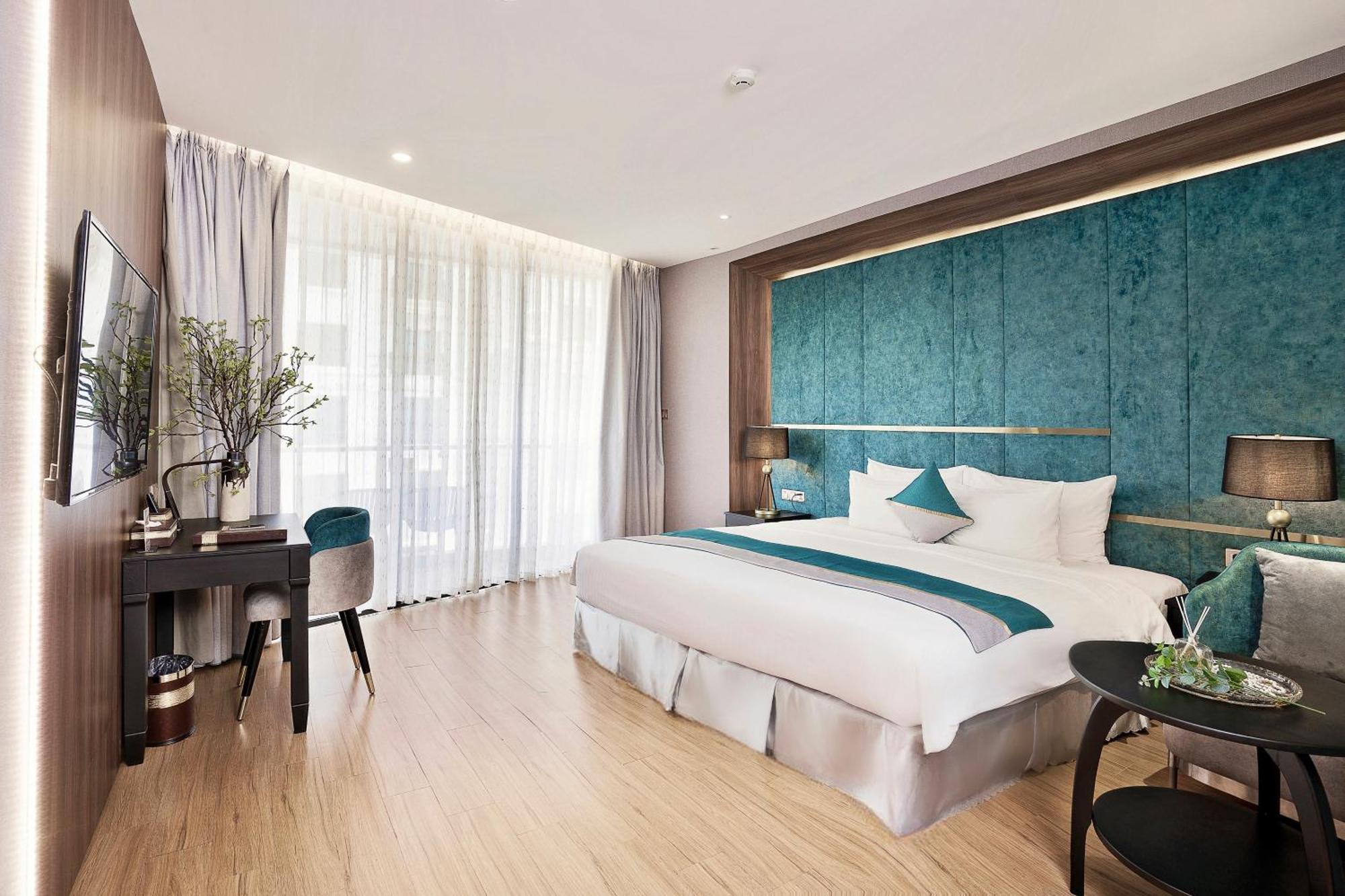 Premium Deluxe Double Partial Ocean View with Balcony,1500680653:JPEG