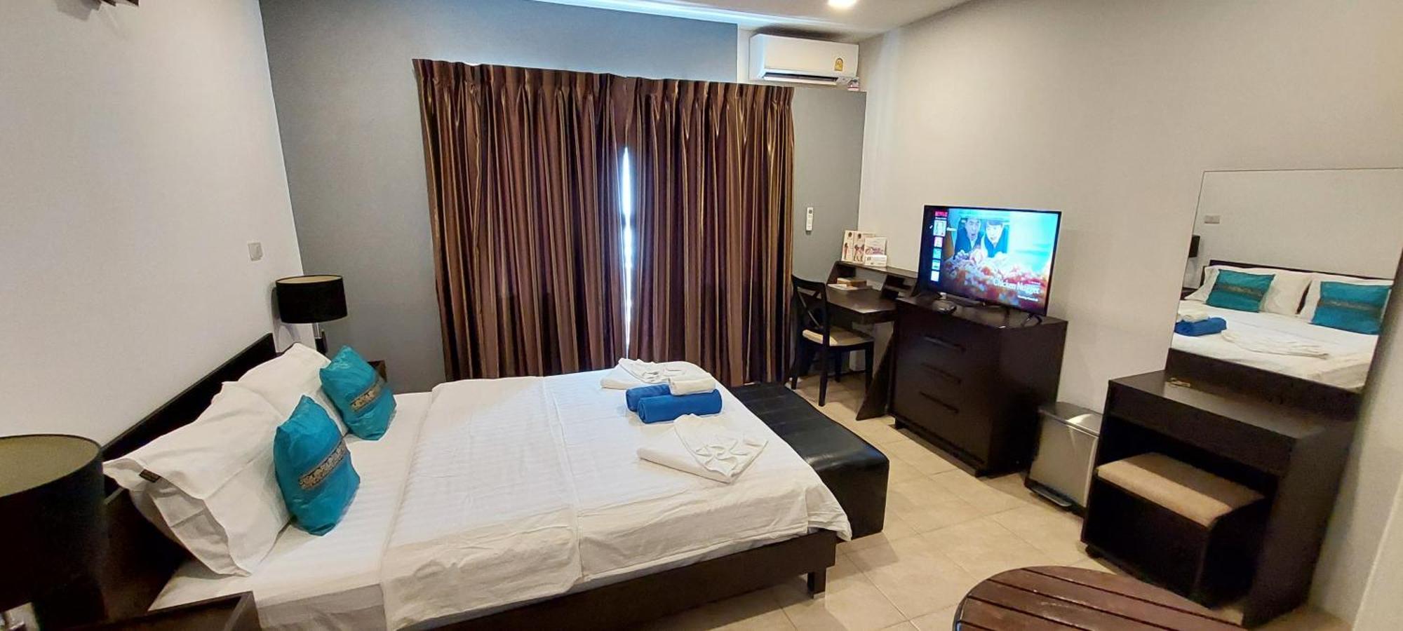 Deluxe Double Room Balcony,695782308:JPEG