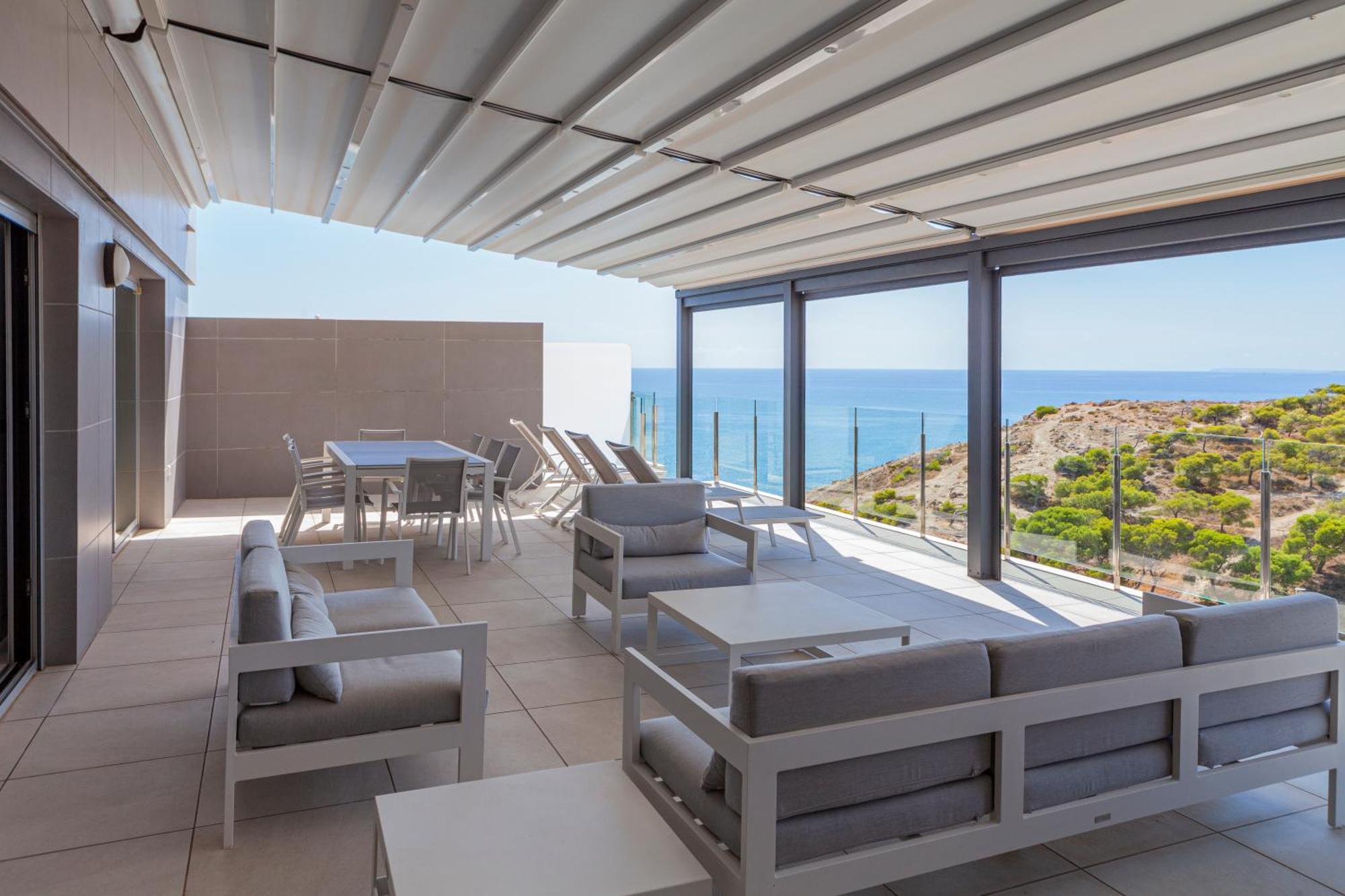 Penthouse 3 dormitorios con terraza y bañera hidromasaje y vistas al mar