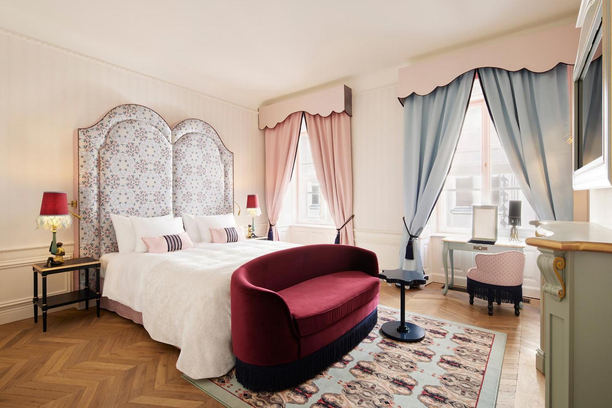 Rom Grand Deluxe