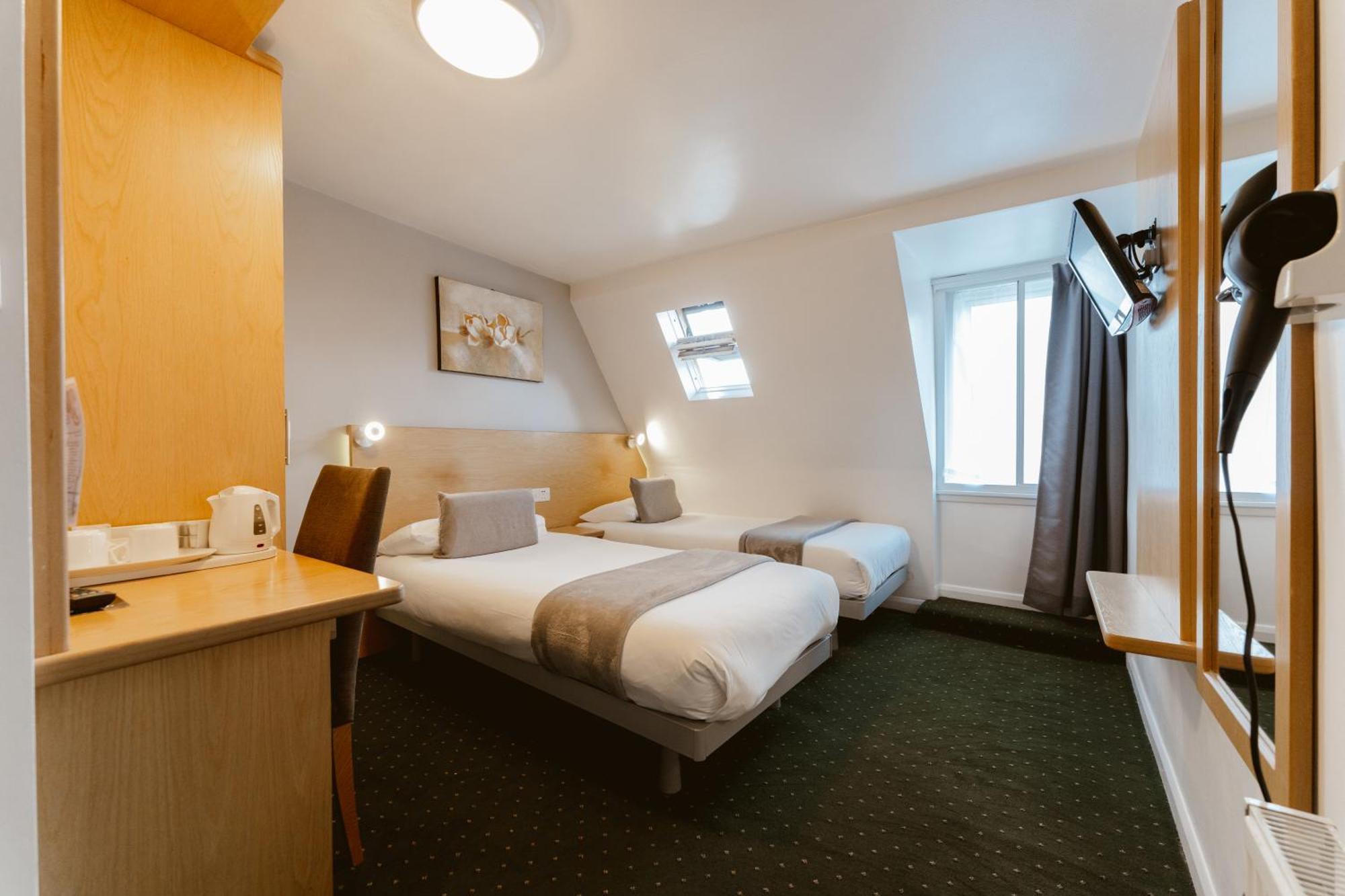 Twin Room,1516352473:JPEG