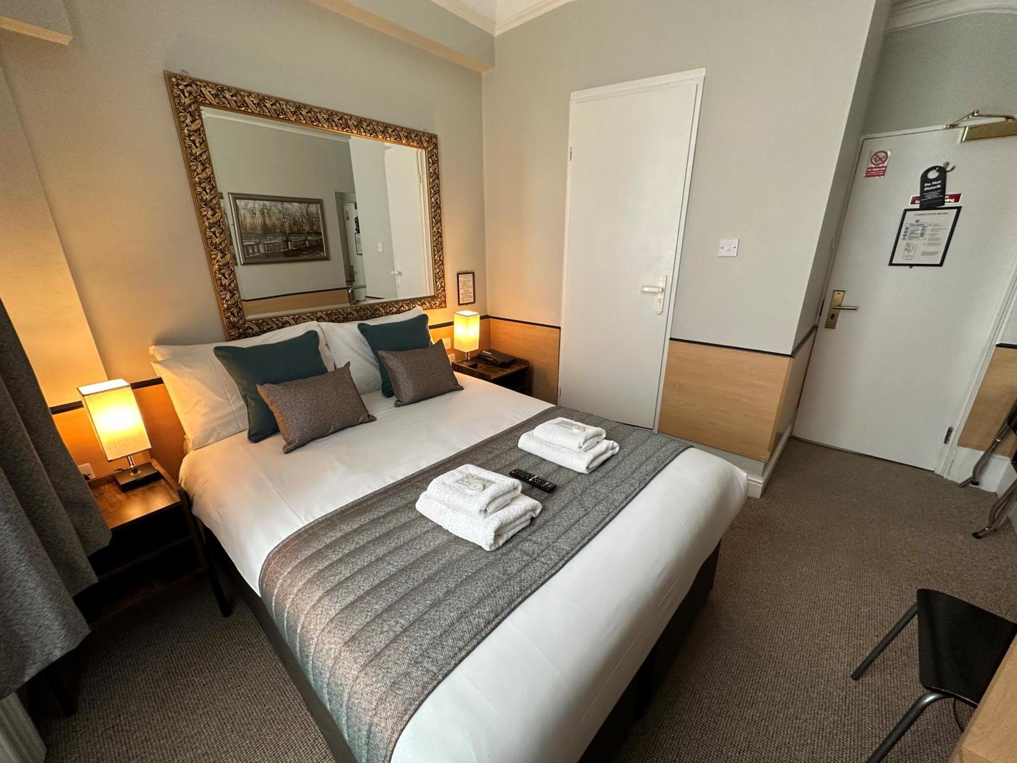 Compact Double Room,1516435306:JPEG