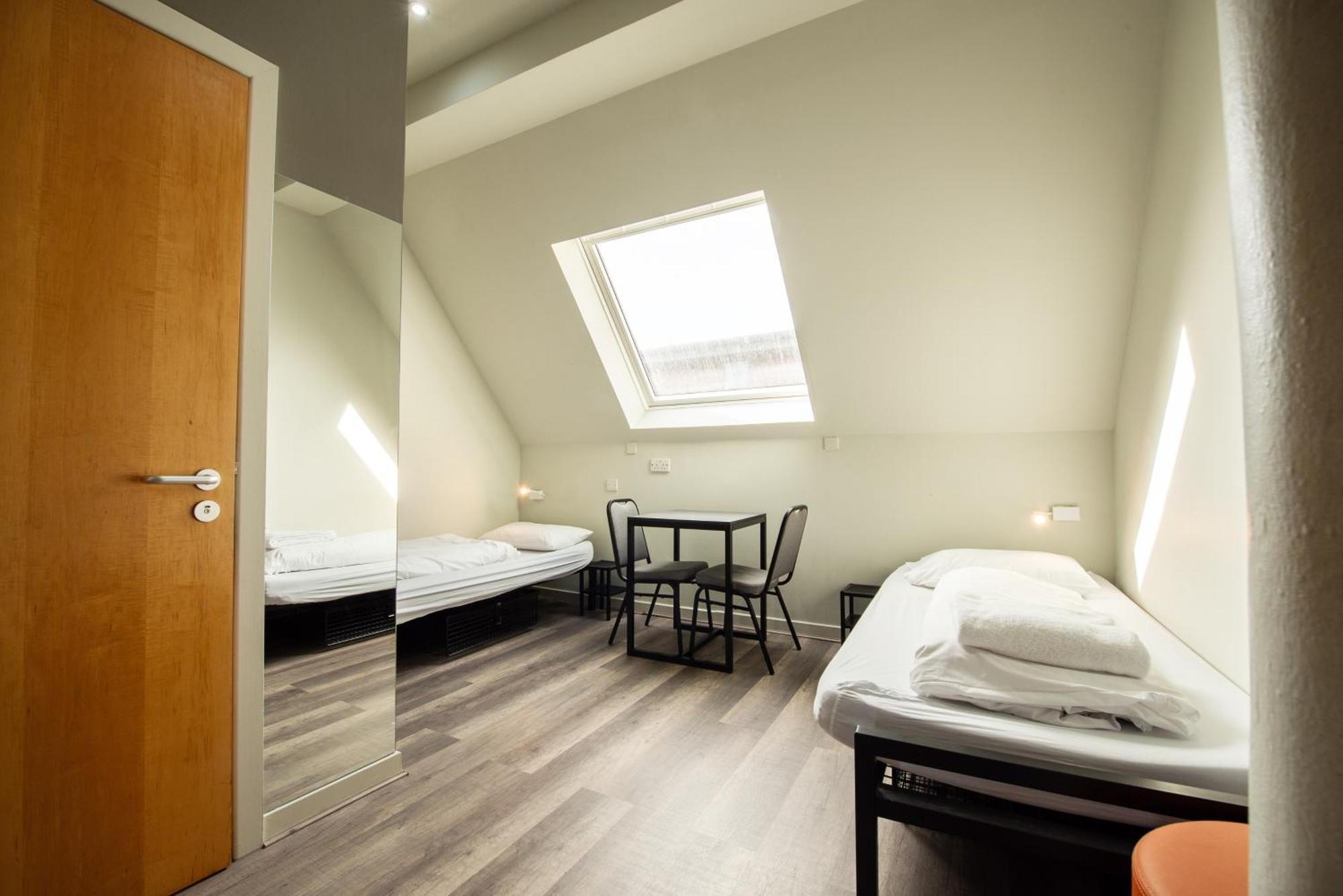Enkeltseng på blandet sovesal med plads til 6 personer
