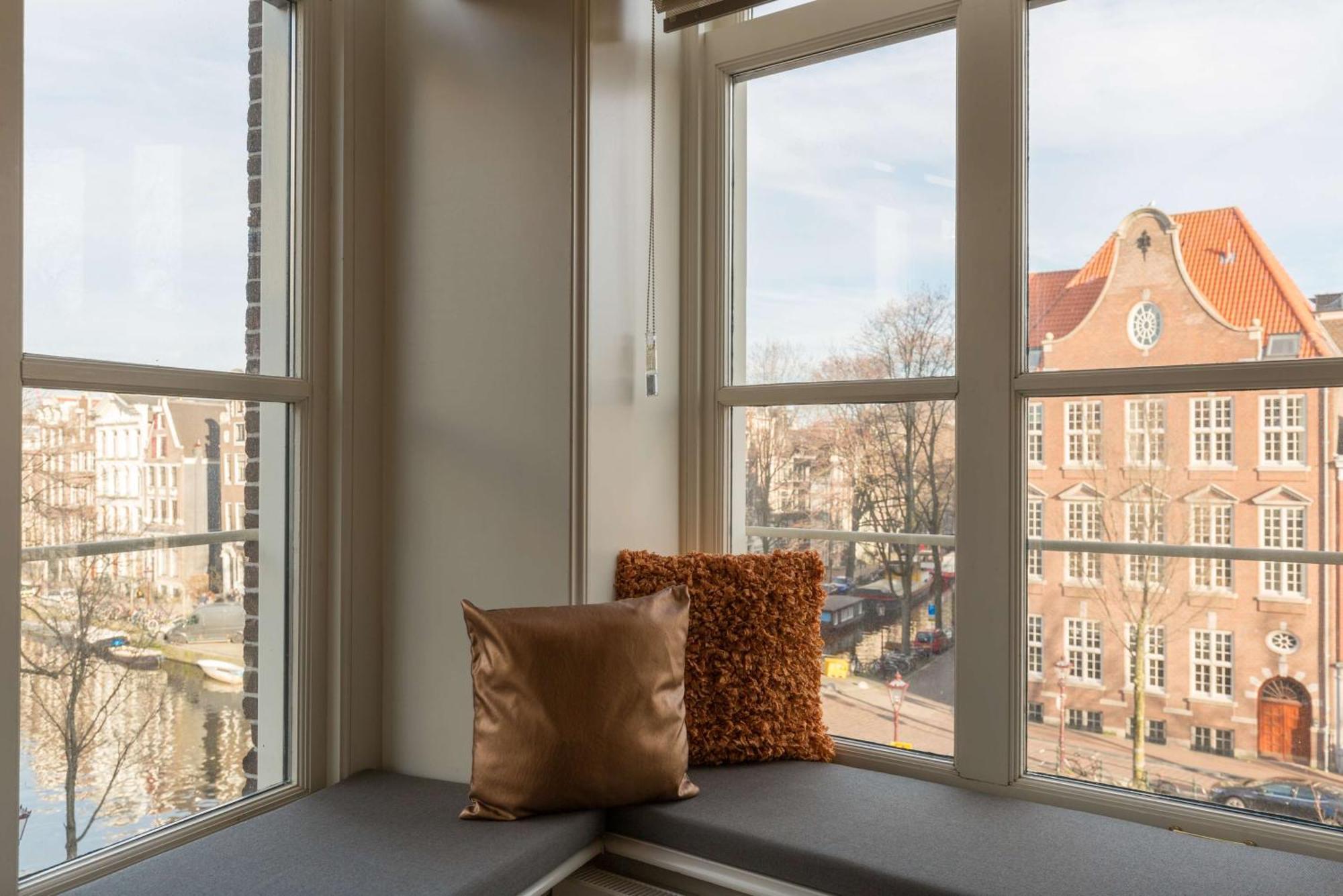 Ruyschen Suite Canal View