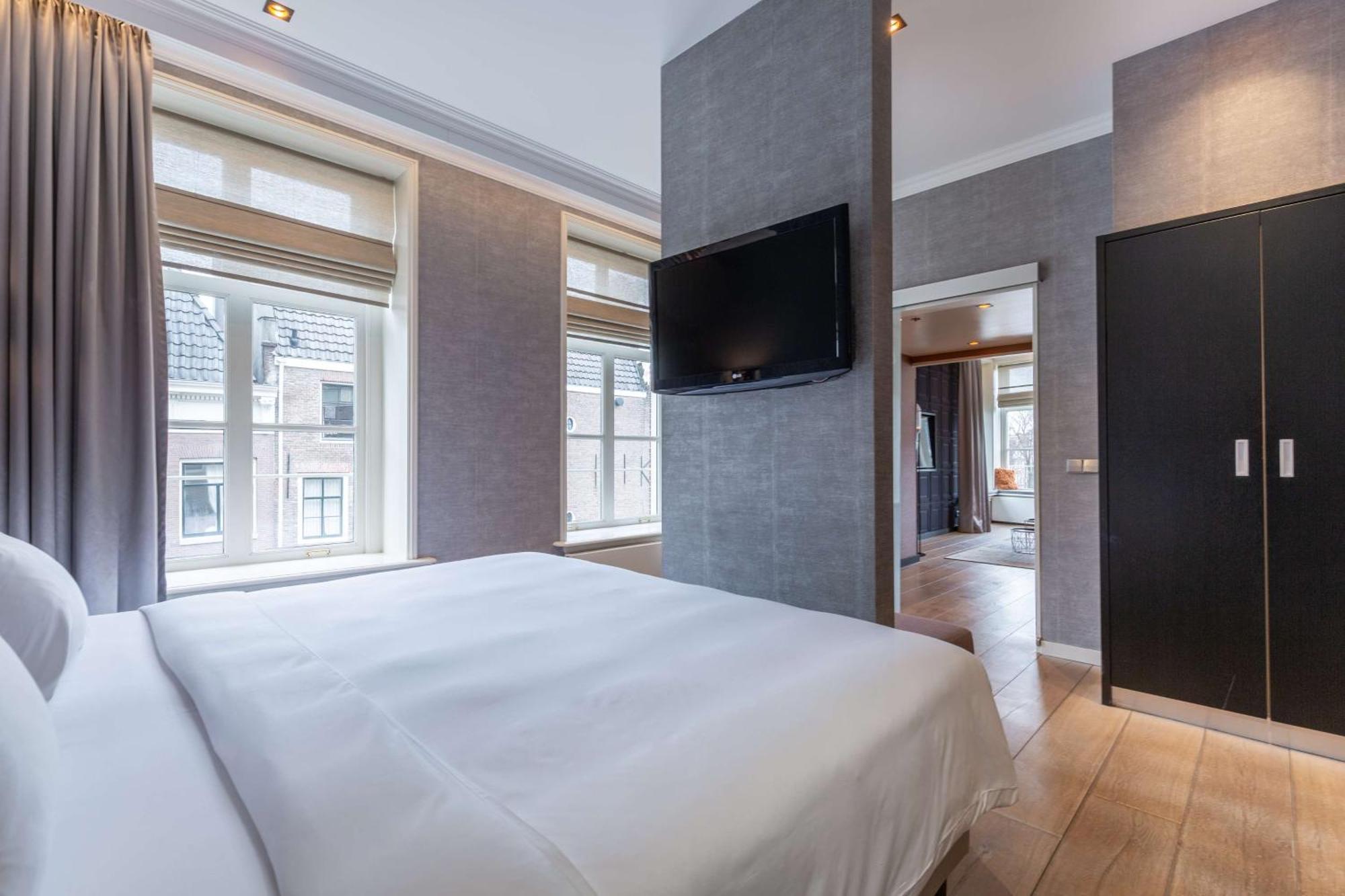 Ruyschen Suite Canal View