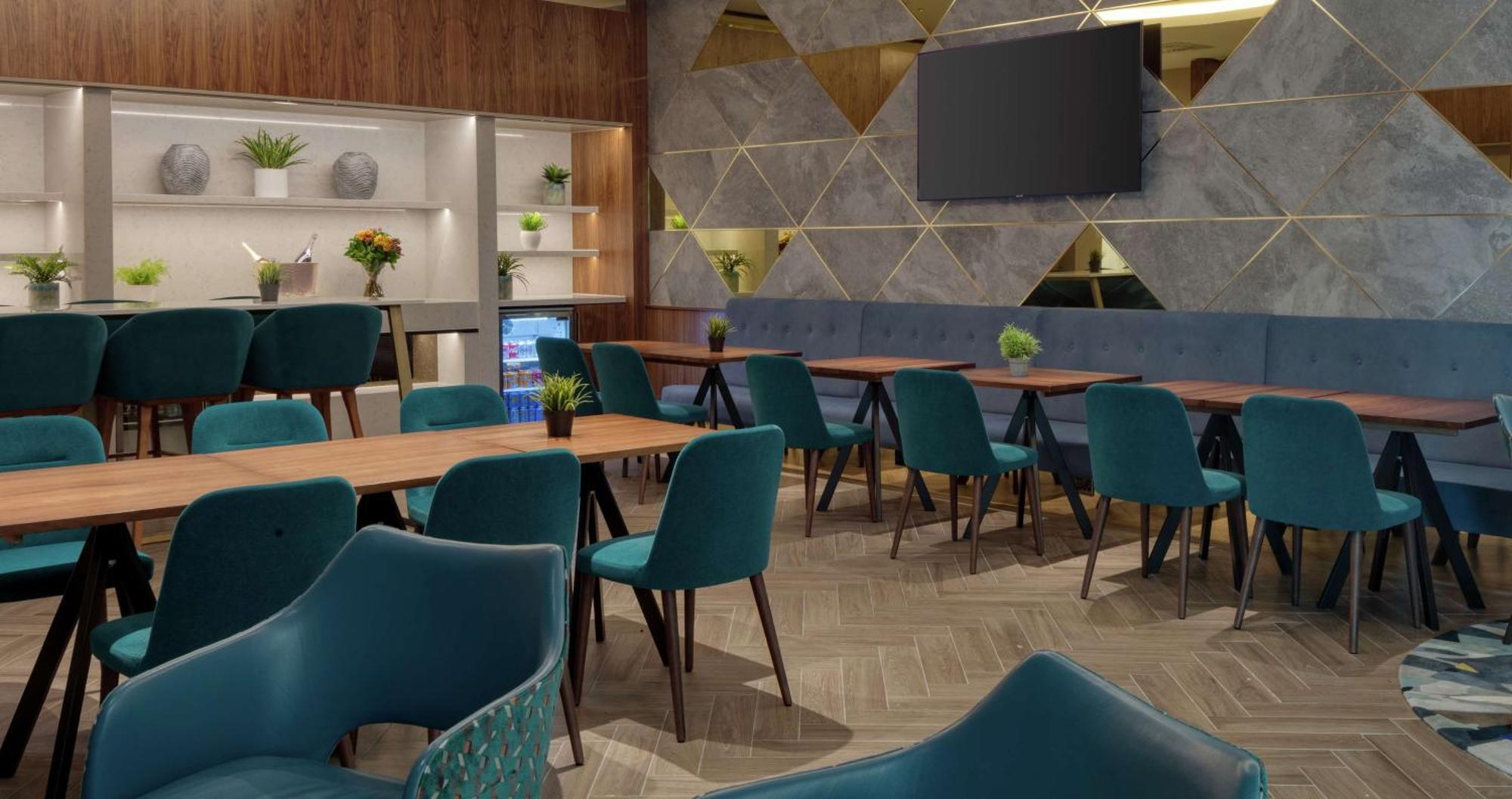 Executive King Suite Lounge Access