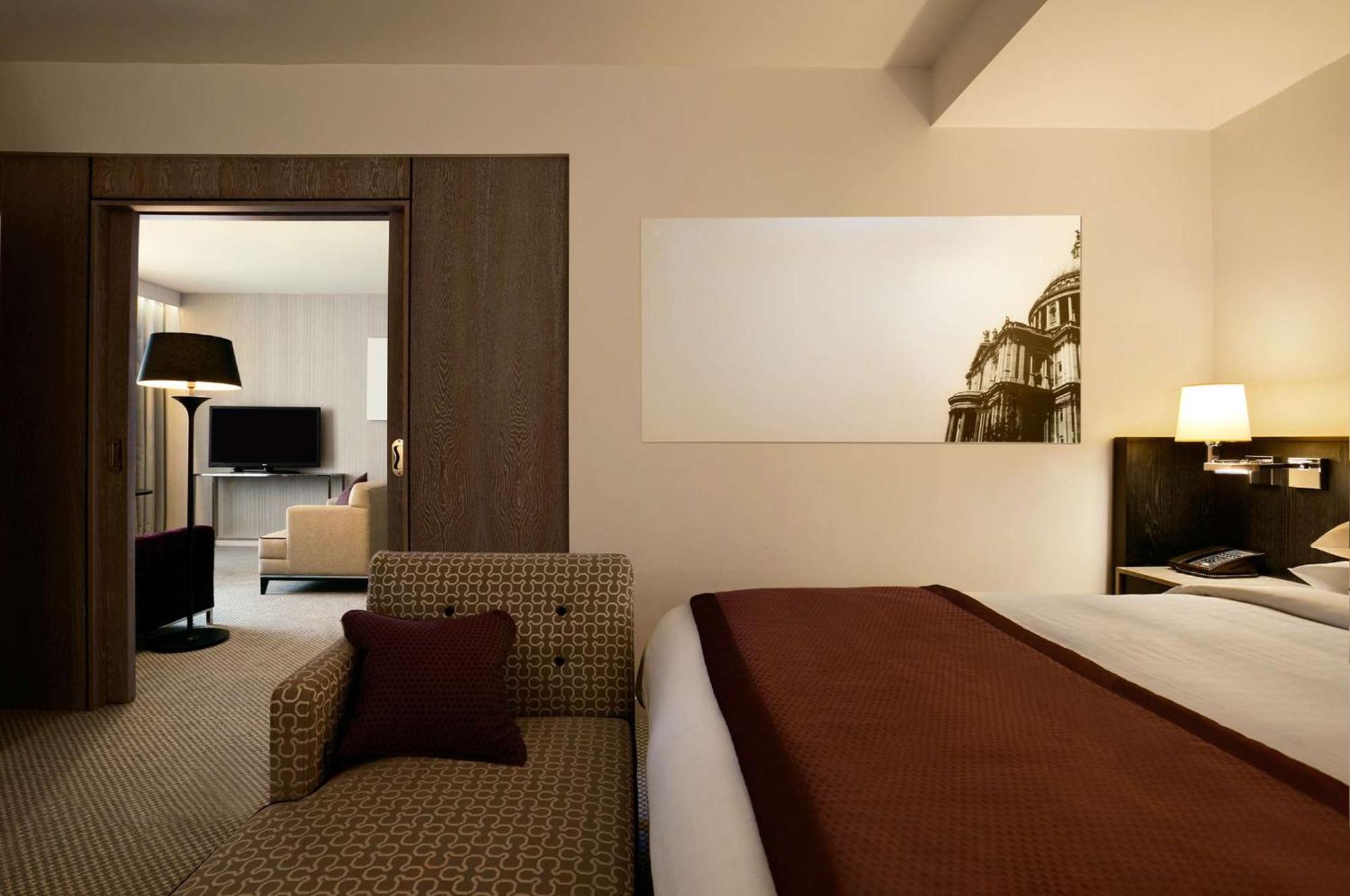 Executive King Suite Lounge Access