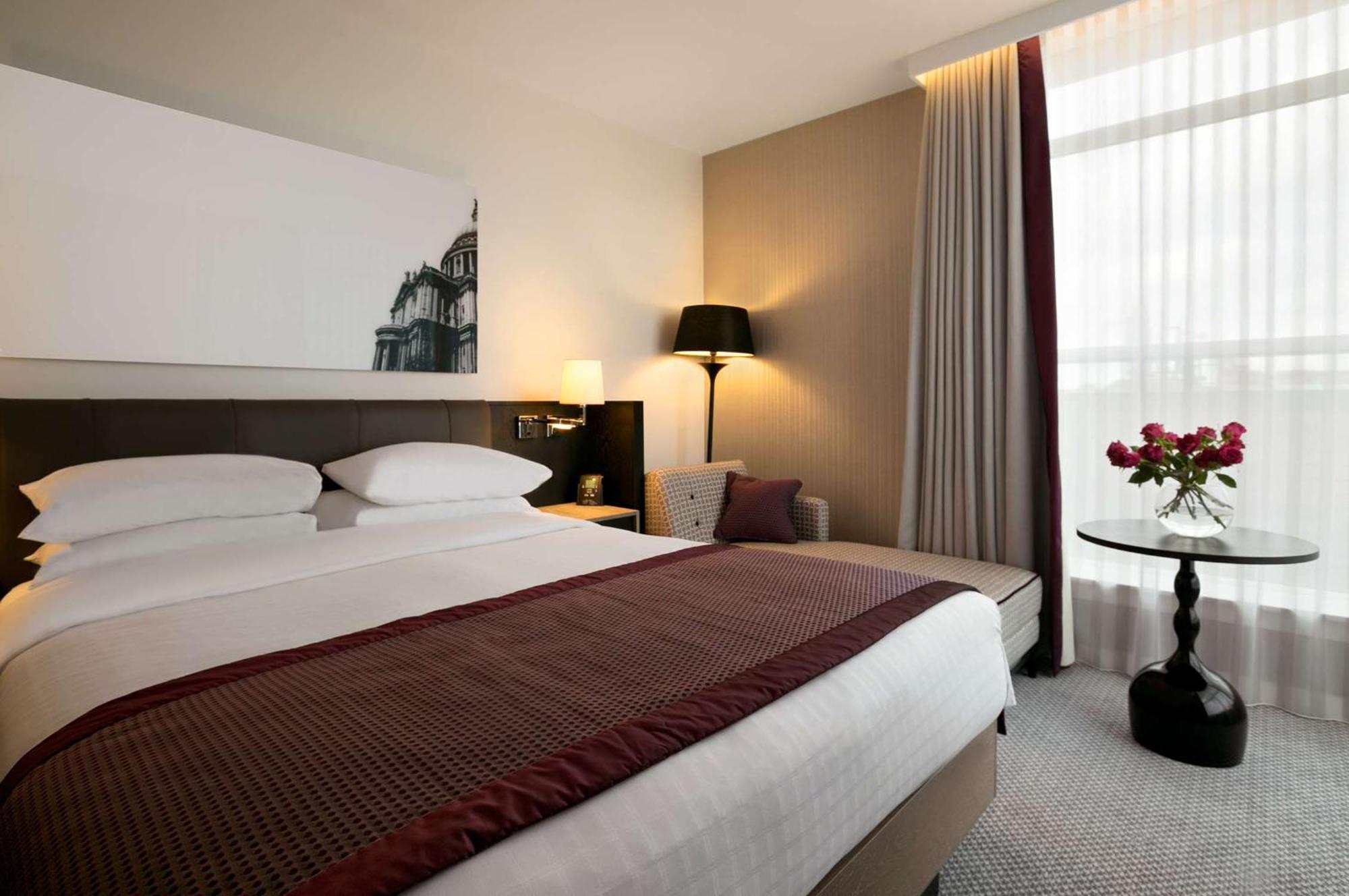 Executive King Room Lounge Access