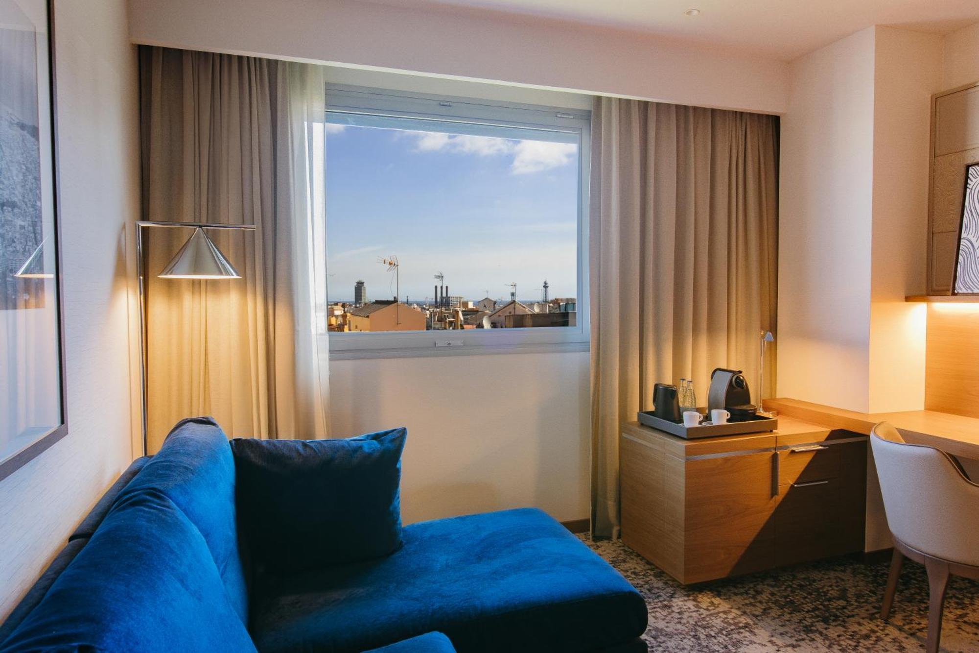 Classic Twin Room City View
