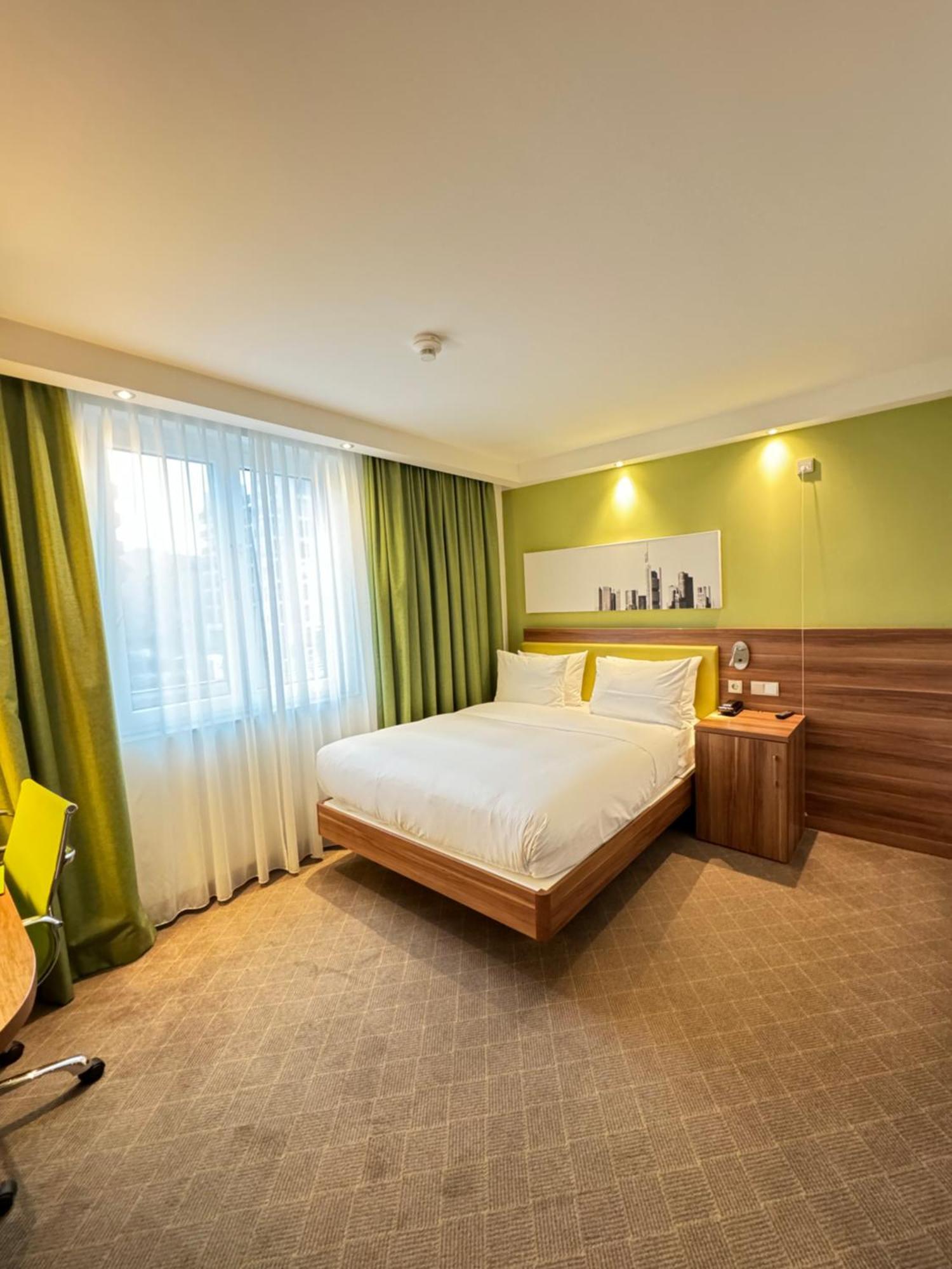 Queen Room Accessible