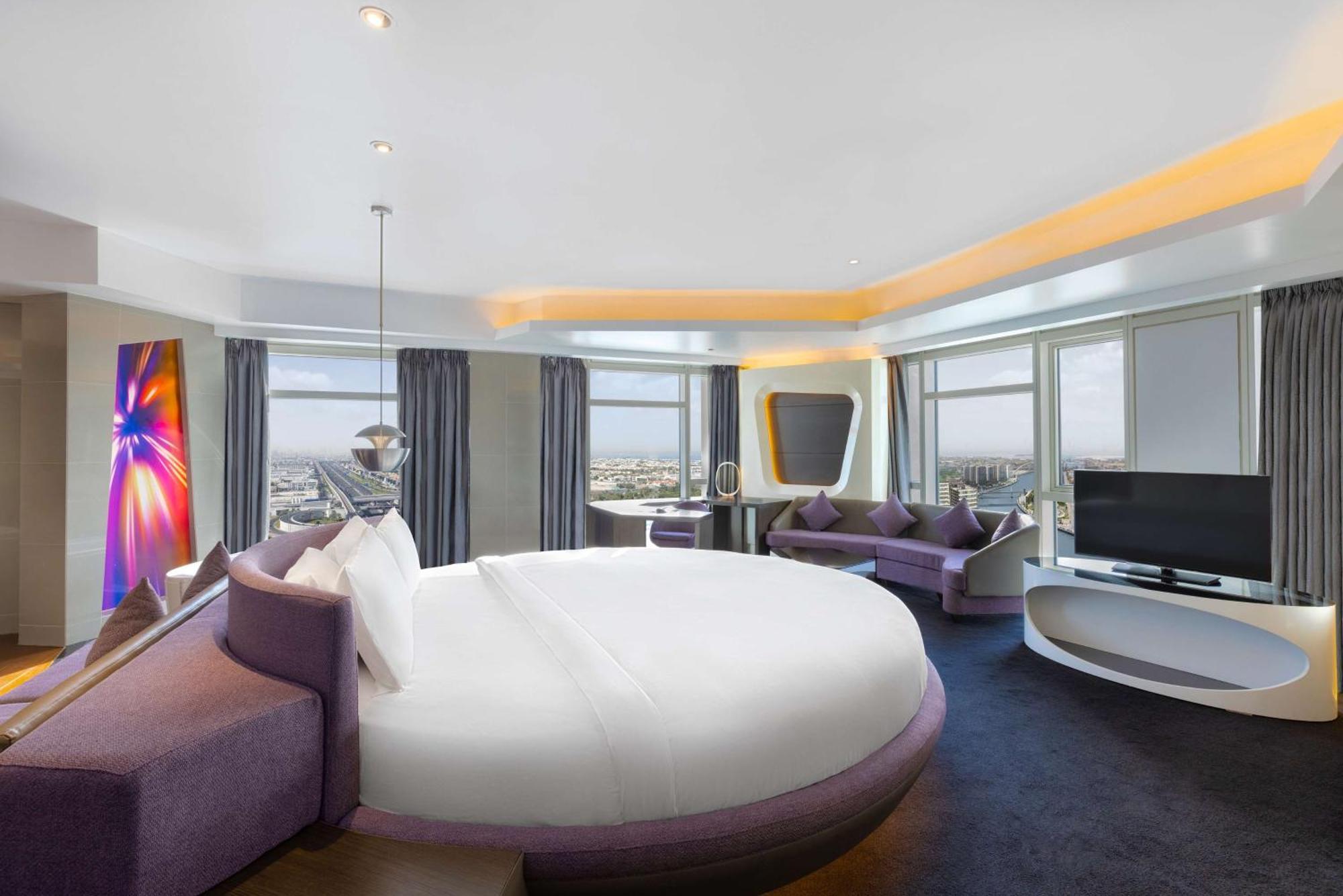 Round Bed Valor Suite