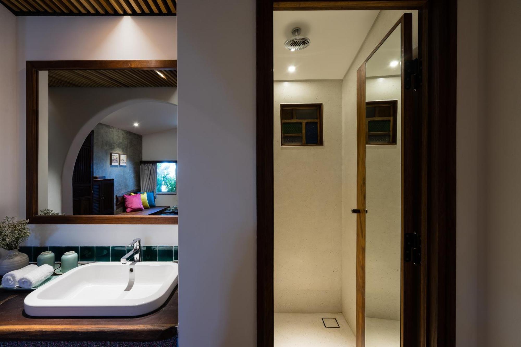 Dong Khoi Balcony Double Room