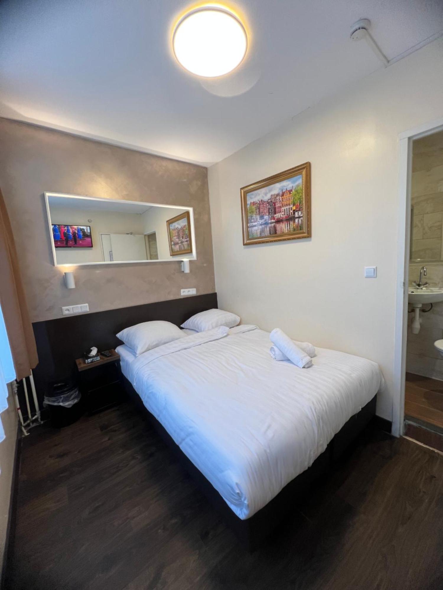 Double Room Private Bathroom