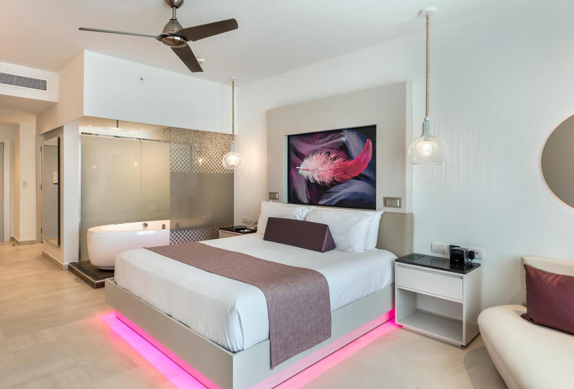 Luxury Junior Suite Swim Out Diamond Club