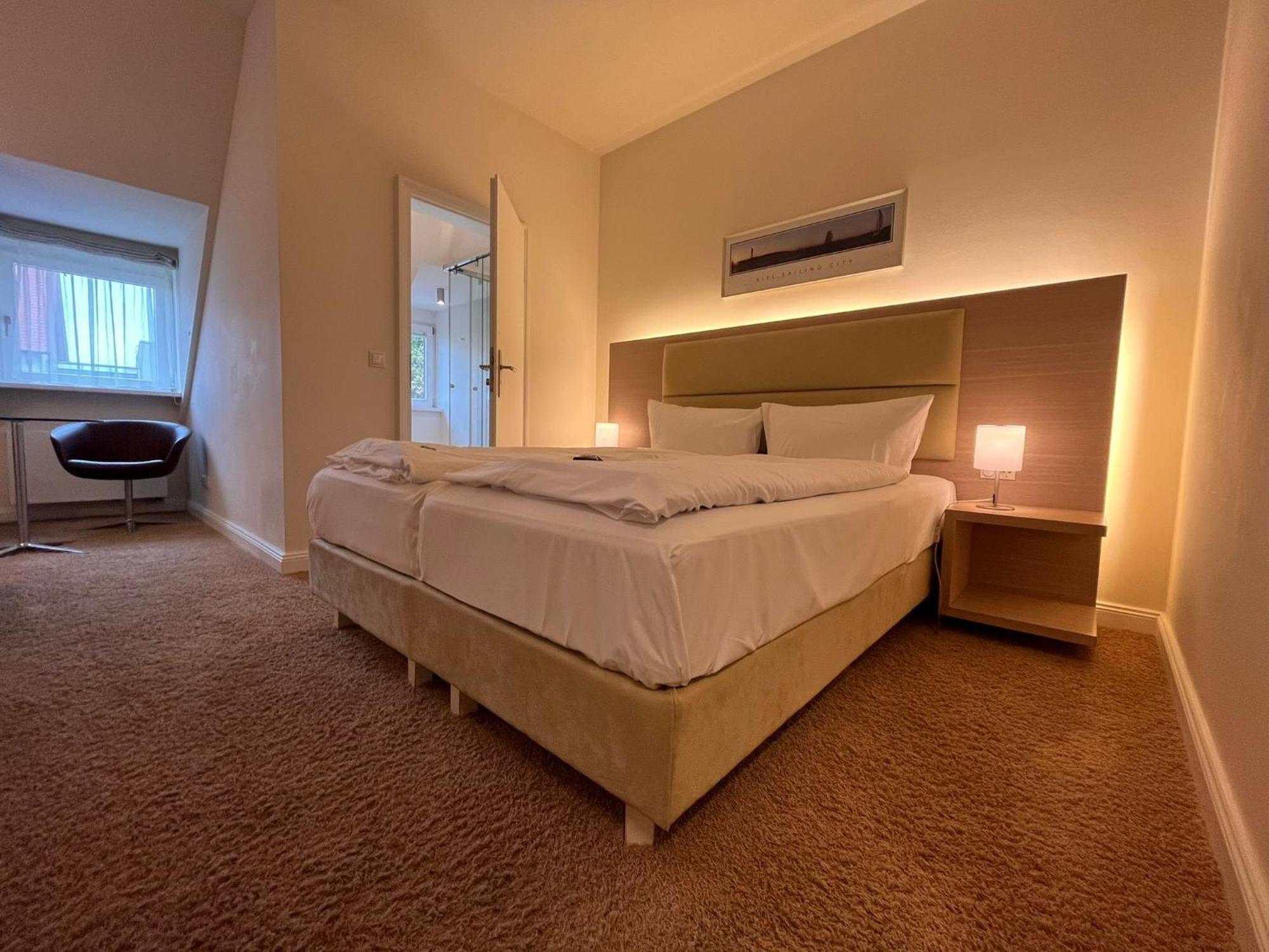 Standard Double Room,1526371885:JPEG