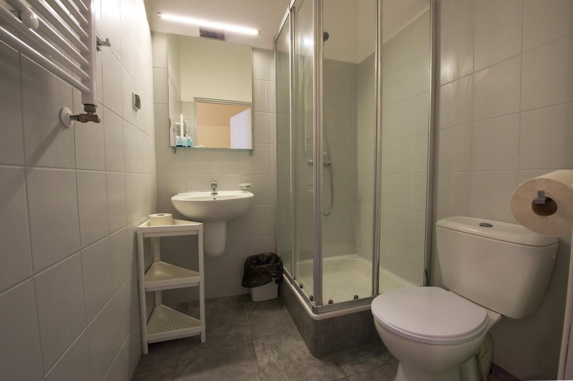 Budget Single Room,1664650582:JPEG