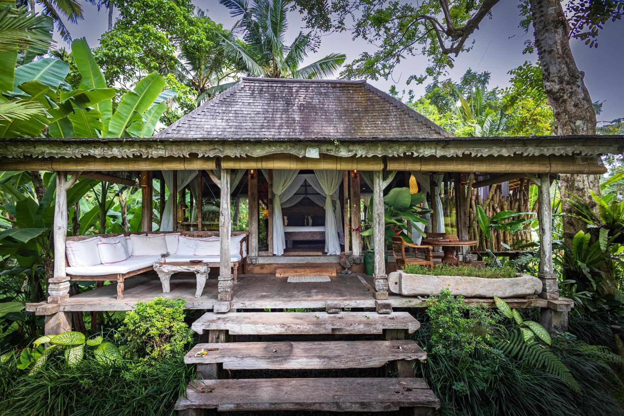 Farmhouse Wooden Villa Garden View