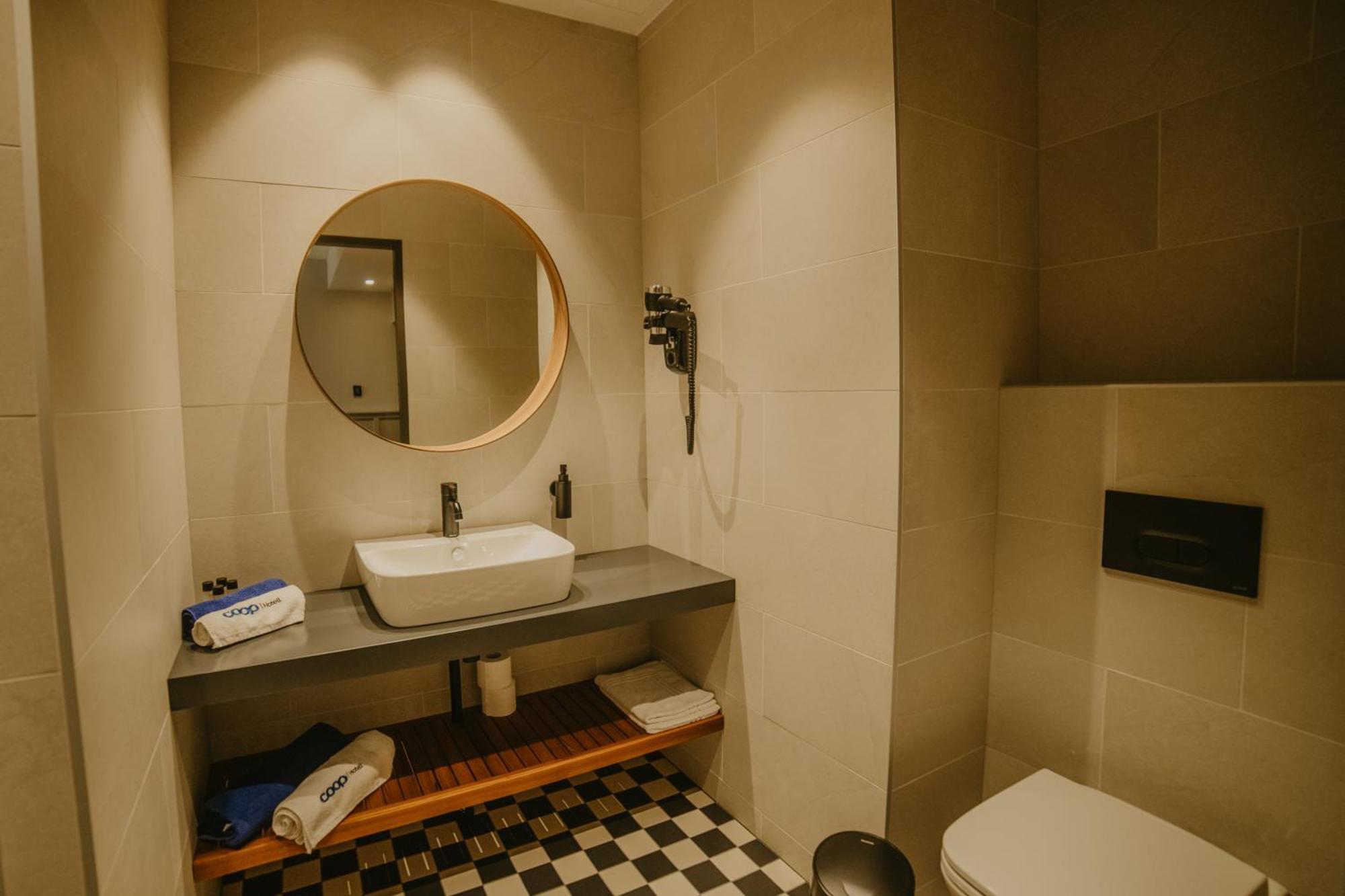 Twin Room,1531443220:JPEG