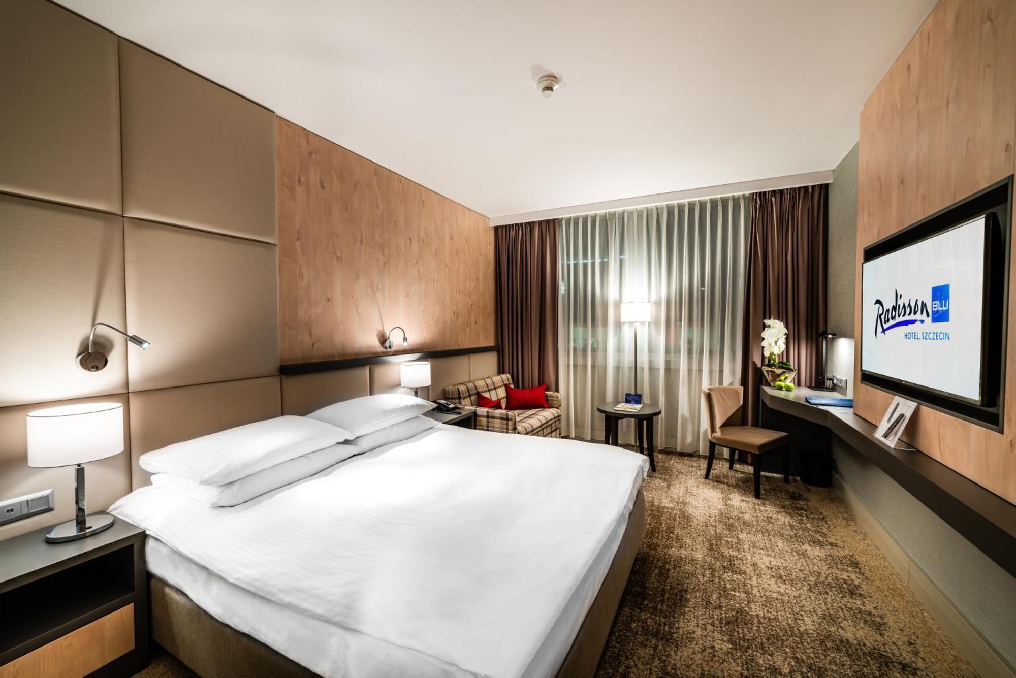 Superior Room,1532924110:JPEG