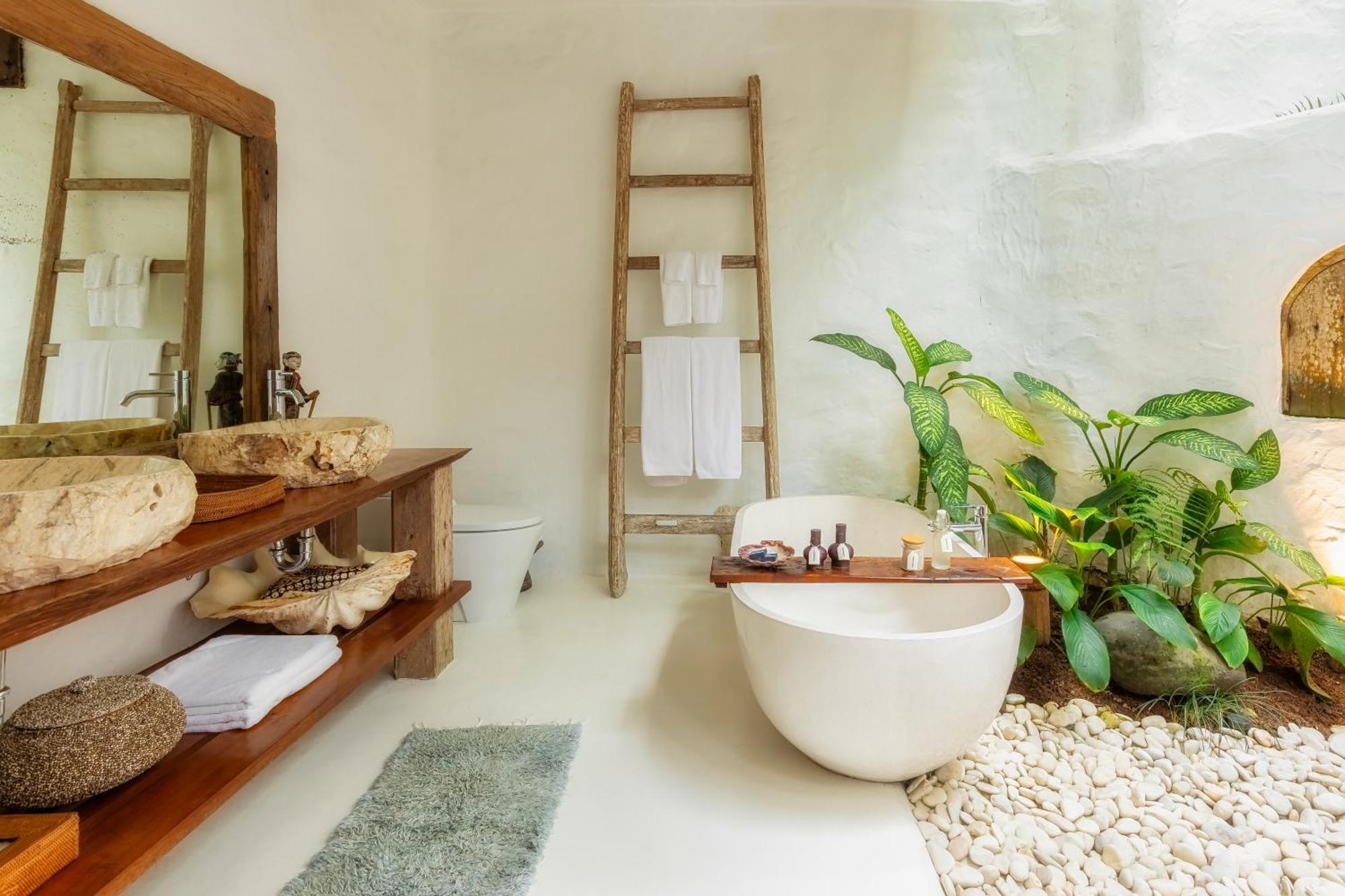 Deluxe King Skyview Down Bathtub