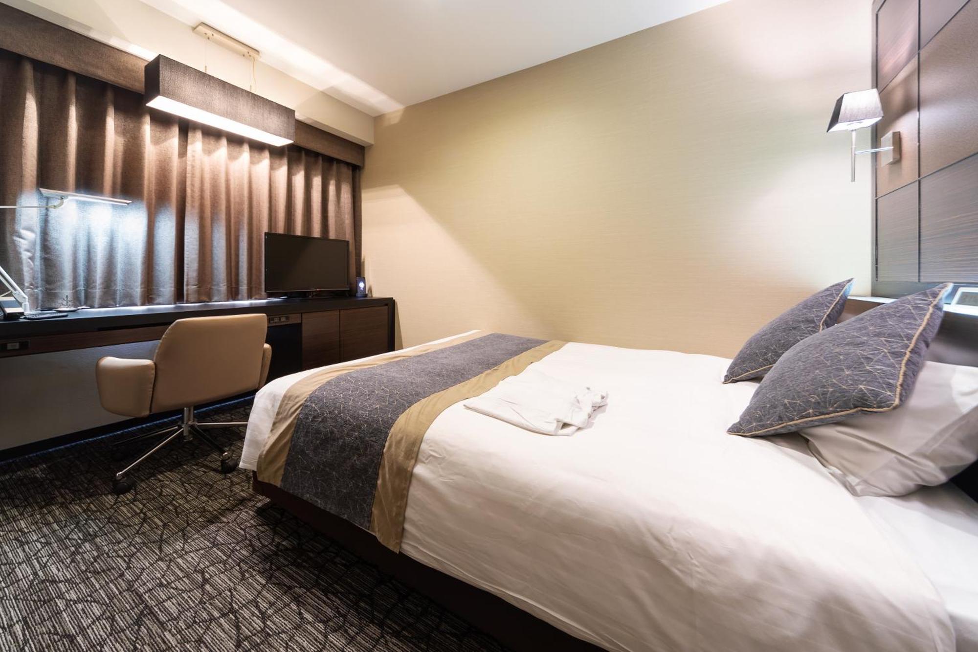 Deluxe Double Room - Smoking,1533678154:JPEG