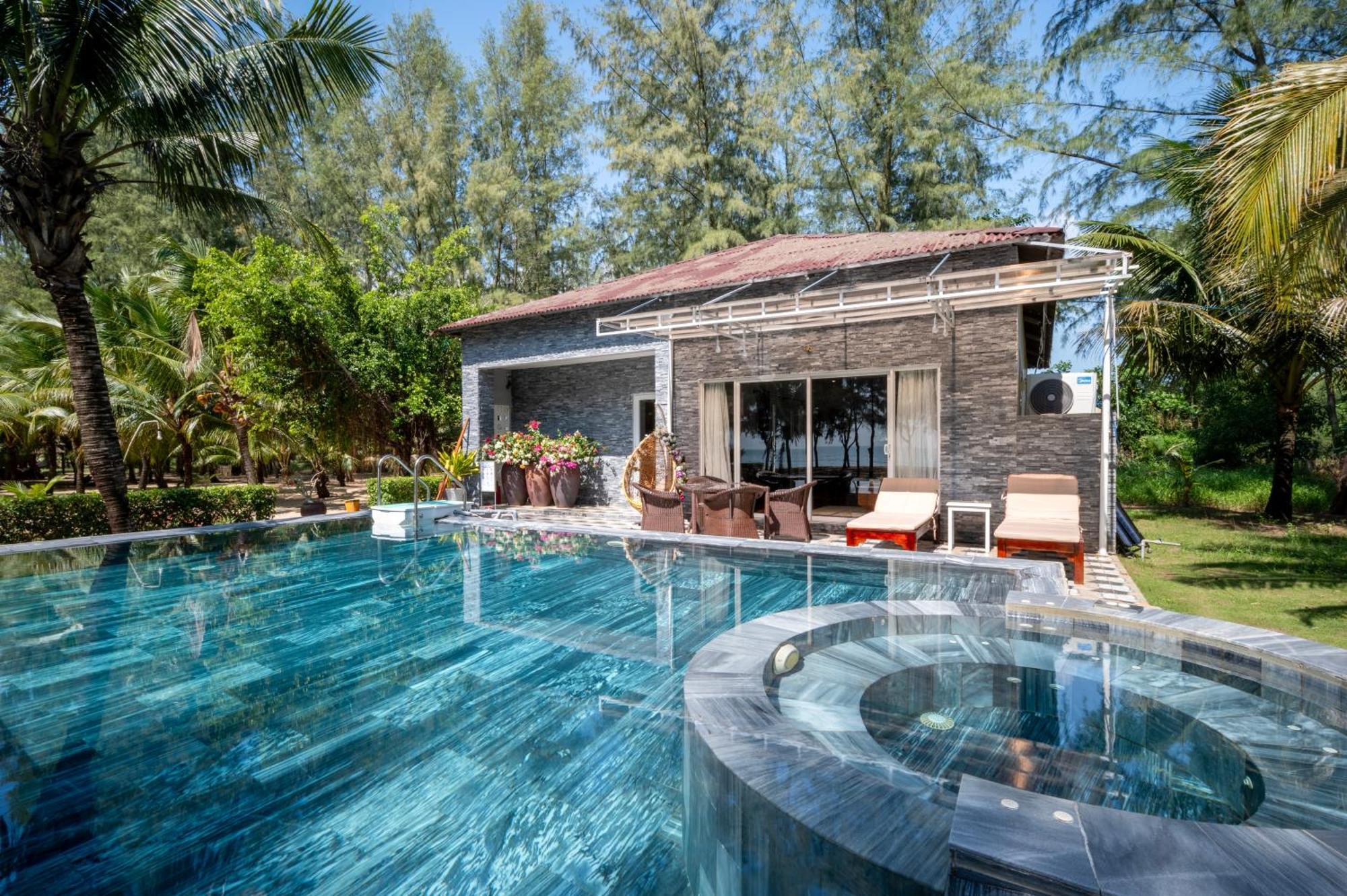 Villa med eget basseng