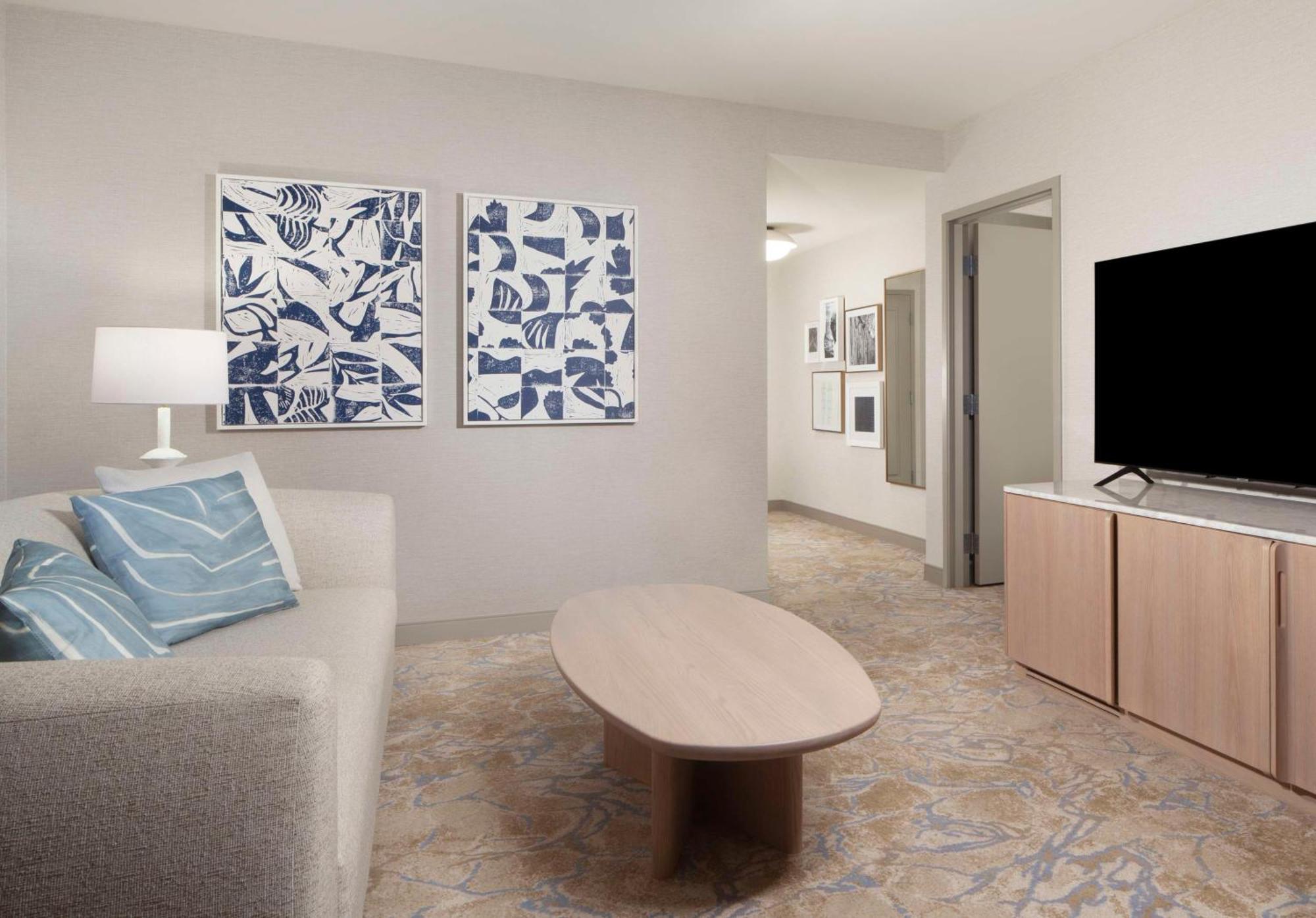 One-Bedroom Premium King Suite Pool View
