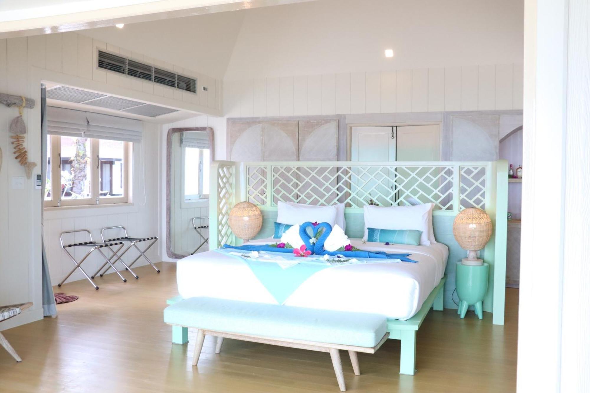 Sivalai Suite Beachfront Villa (1st Row)