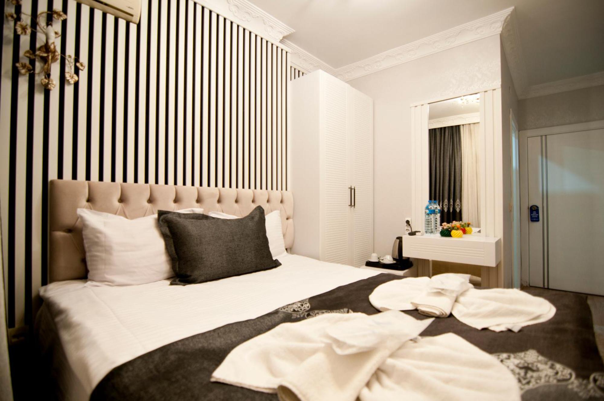 Economy Double Room with Balcony (lower floor)