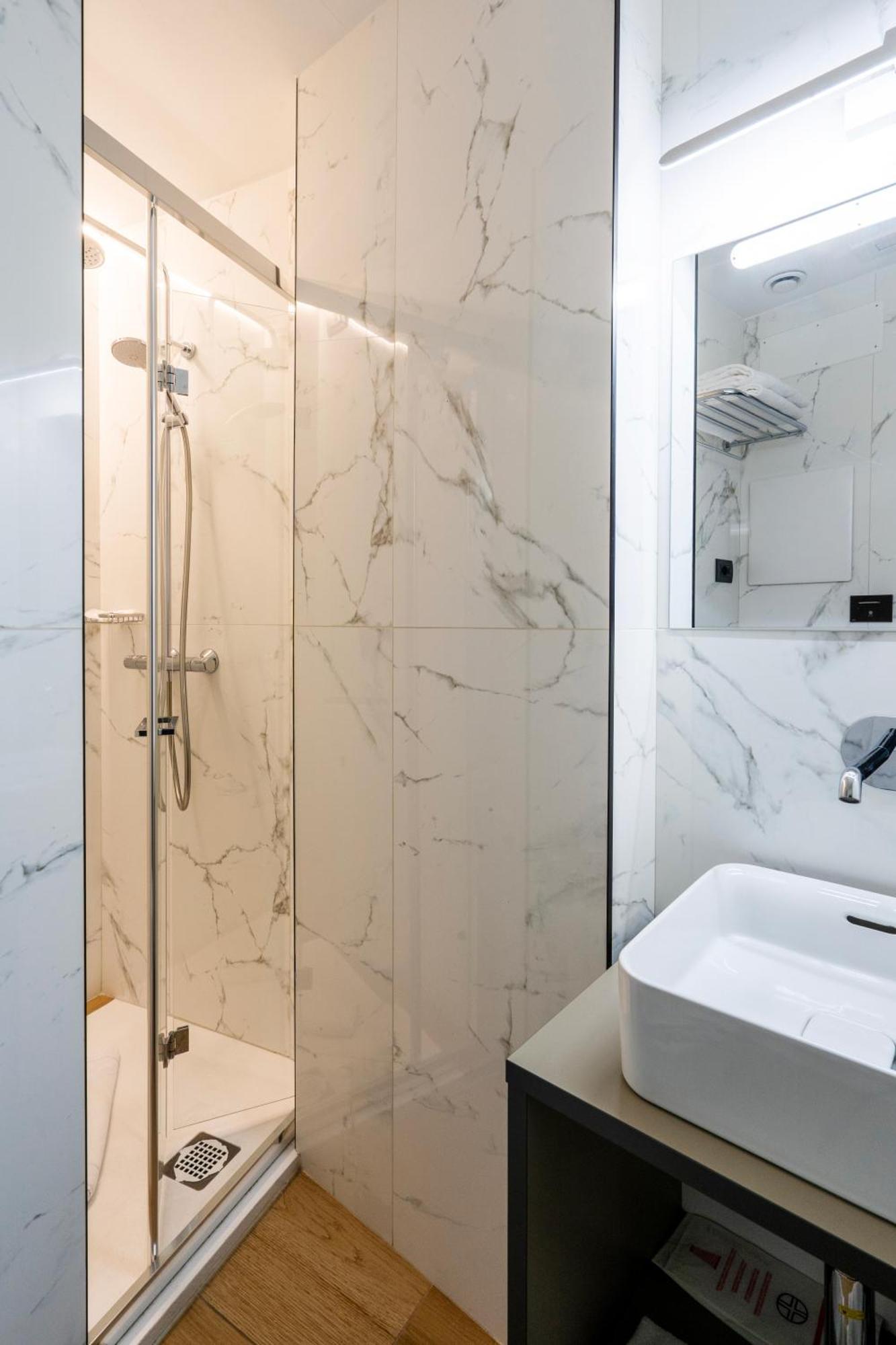 Double or Twin Room Private External Bathroom
