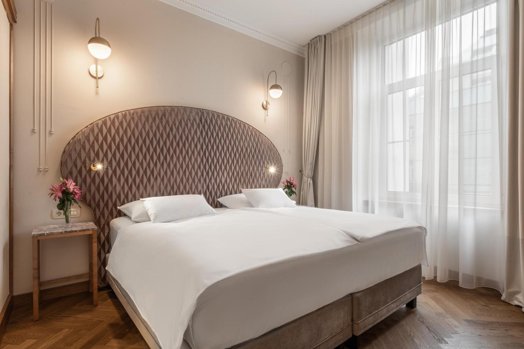Junior Suite,1537095904:JPEG
