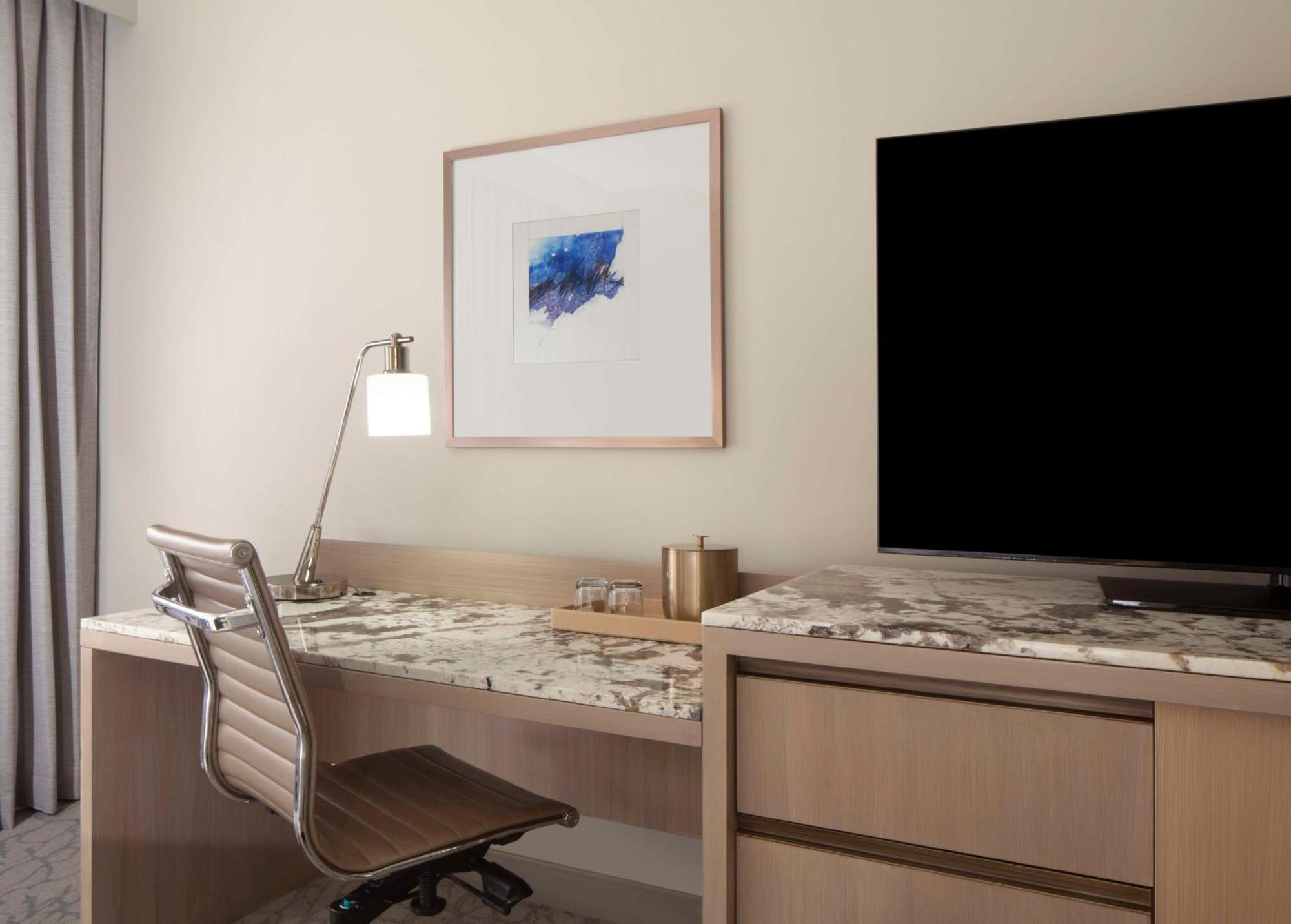 Deluxe King Room City View