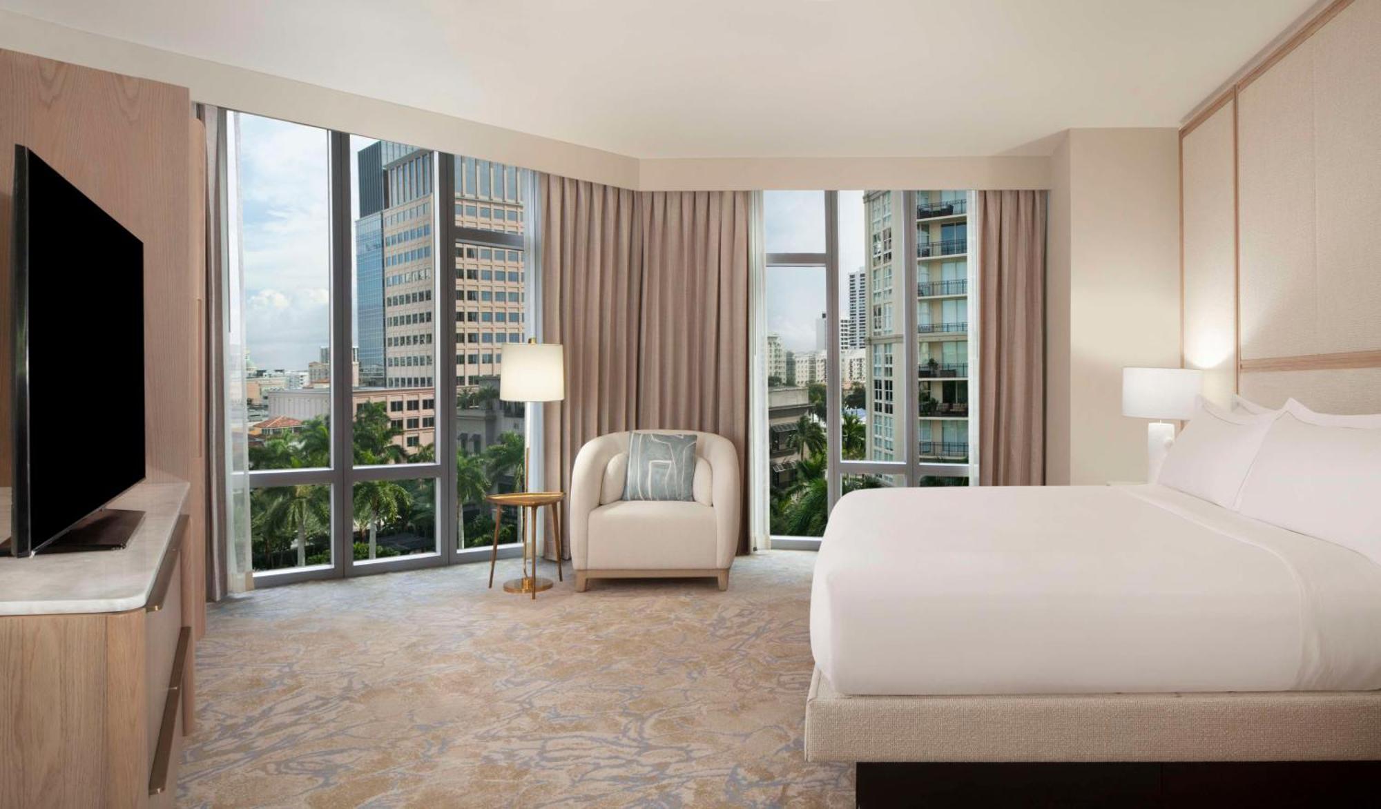 One-Bedroom Premium King Suite City View