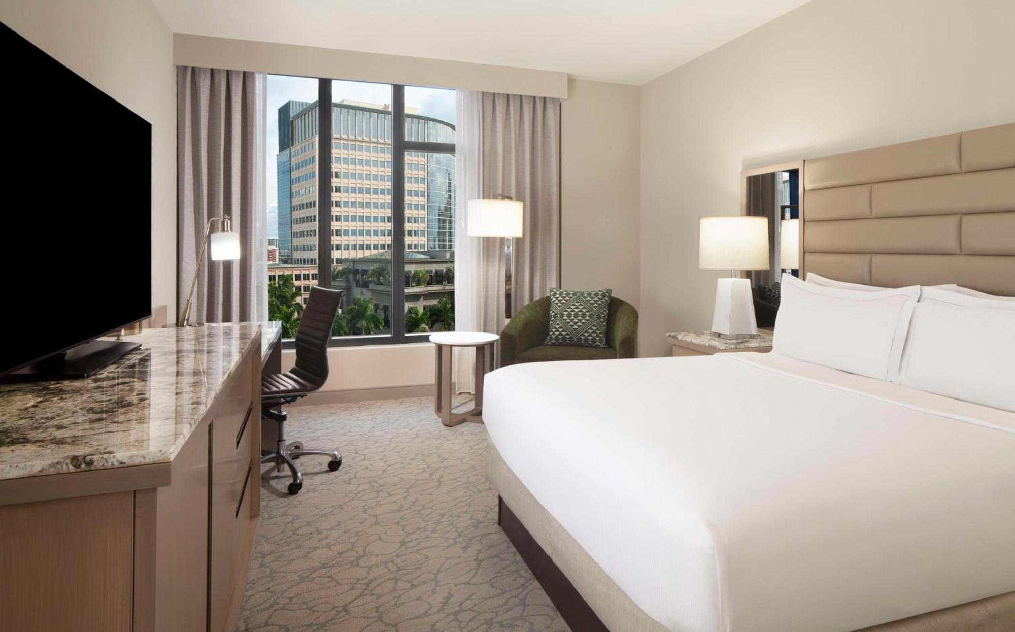 Deluxe King Room City View